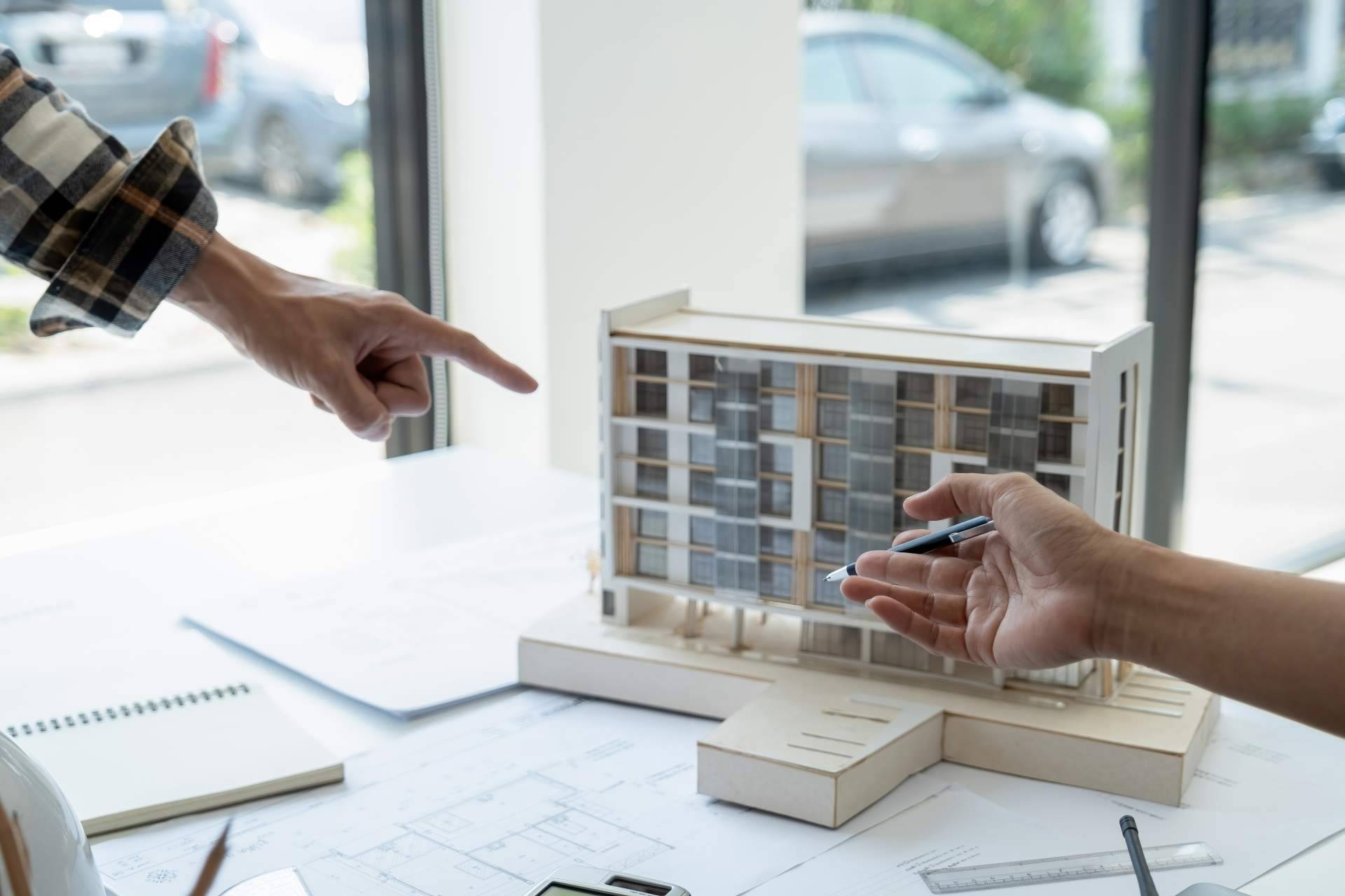 ¿Cuáles son los consejos y herramientas para ser freelance en el mundo de la arquitectura e ingeniería?