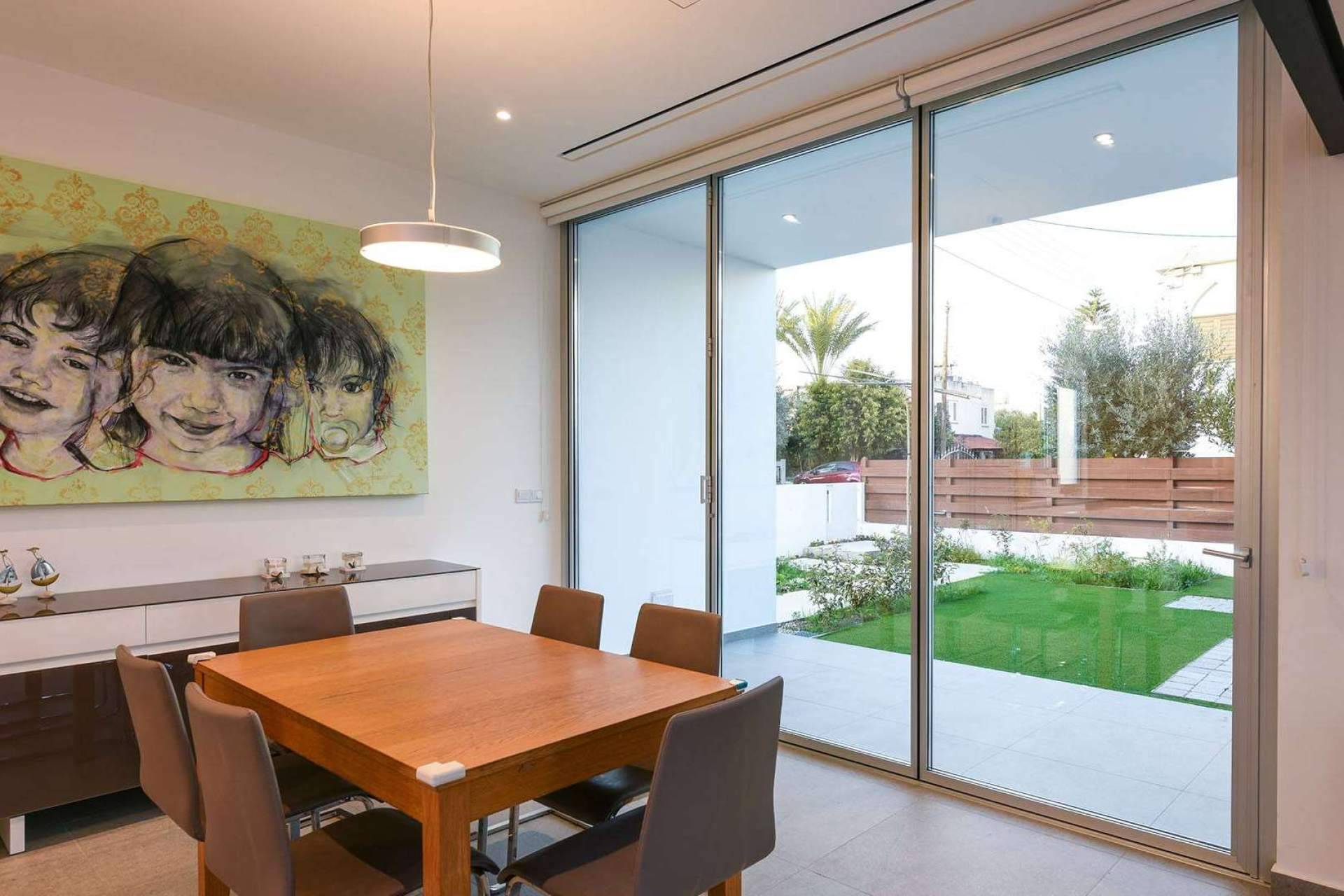 Airclos, empresa especializada en la fabricación de puertas plegables minimalistas