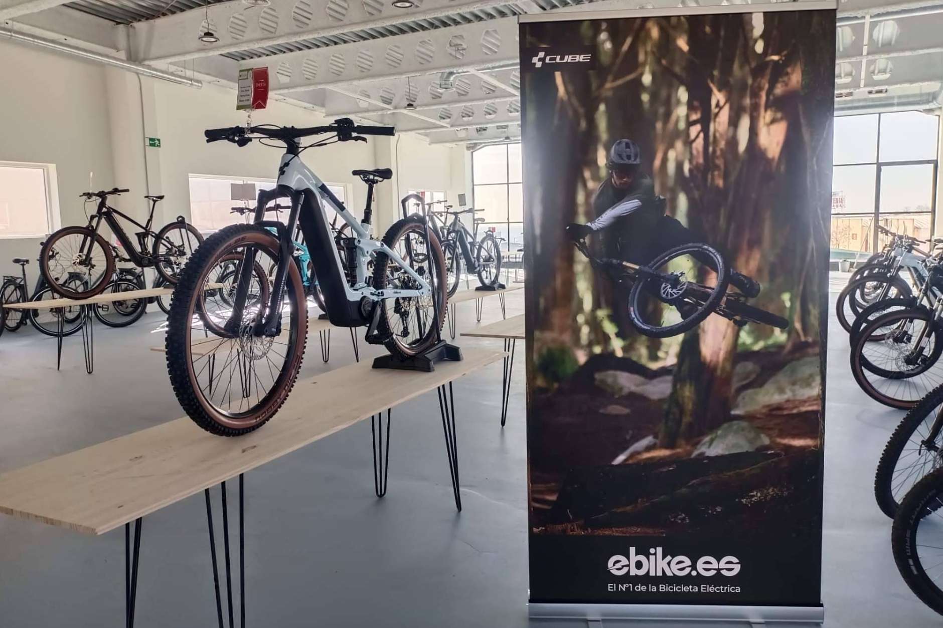 Encontrar las bicis eléctricas de montaña Cube Stereo Hybrid 2024 en eBike.es