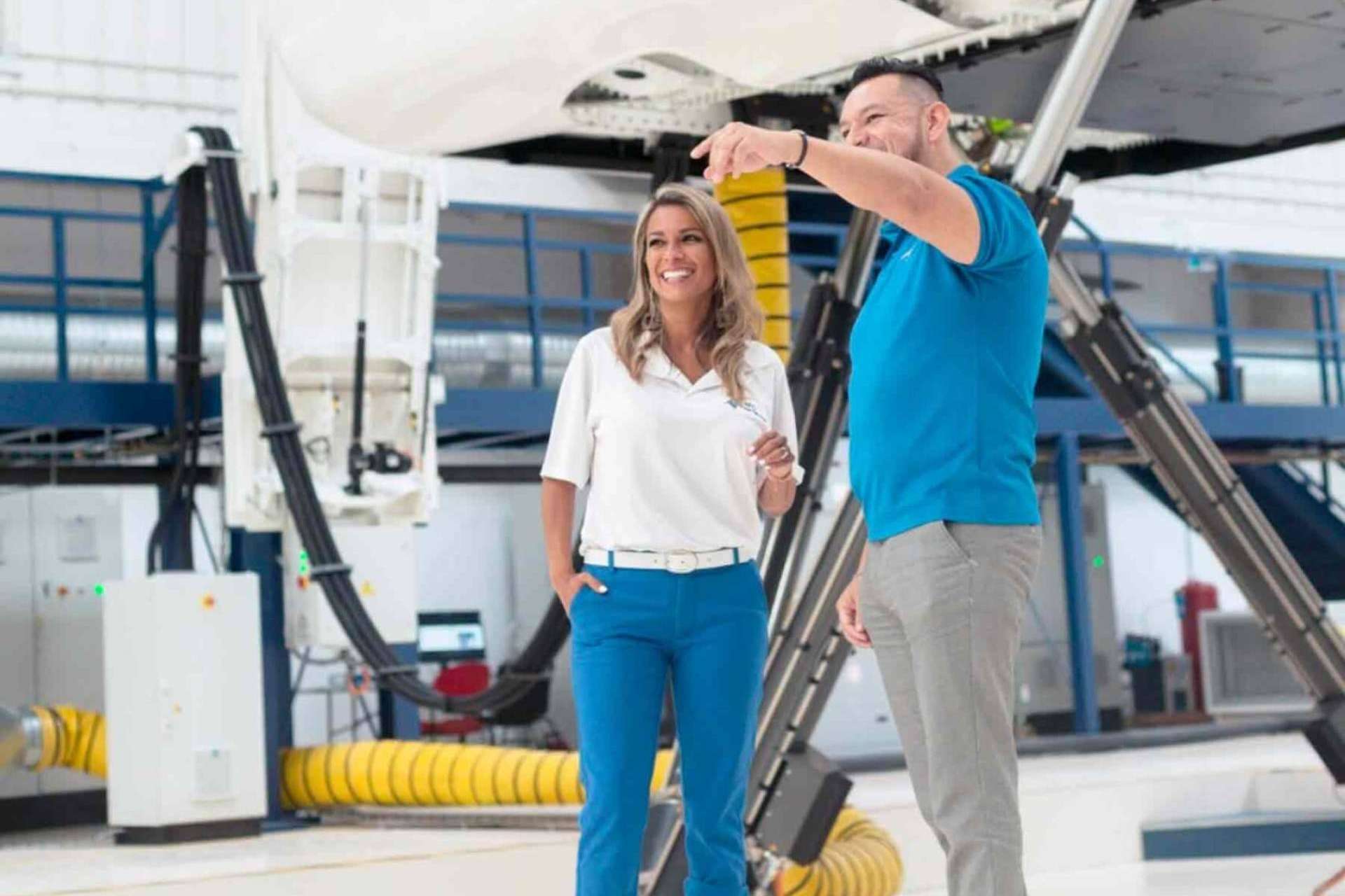 ¿Cómo pilotos de aerolíneas consiguen y renuevan sus habilitaciones en centros de entrenamiento como Avenger Flight Group?