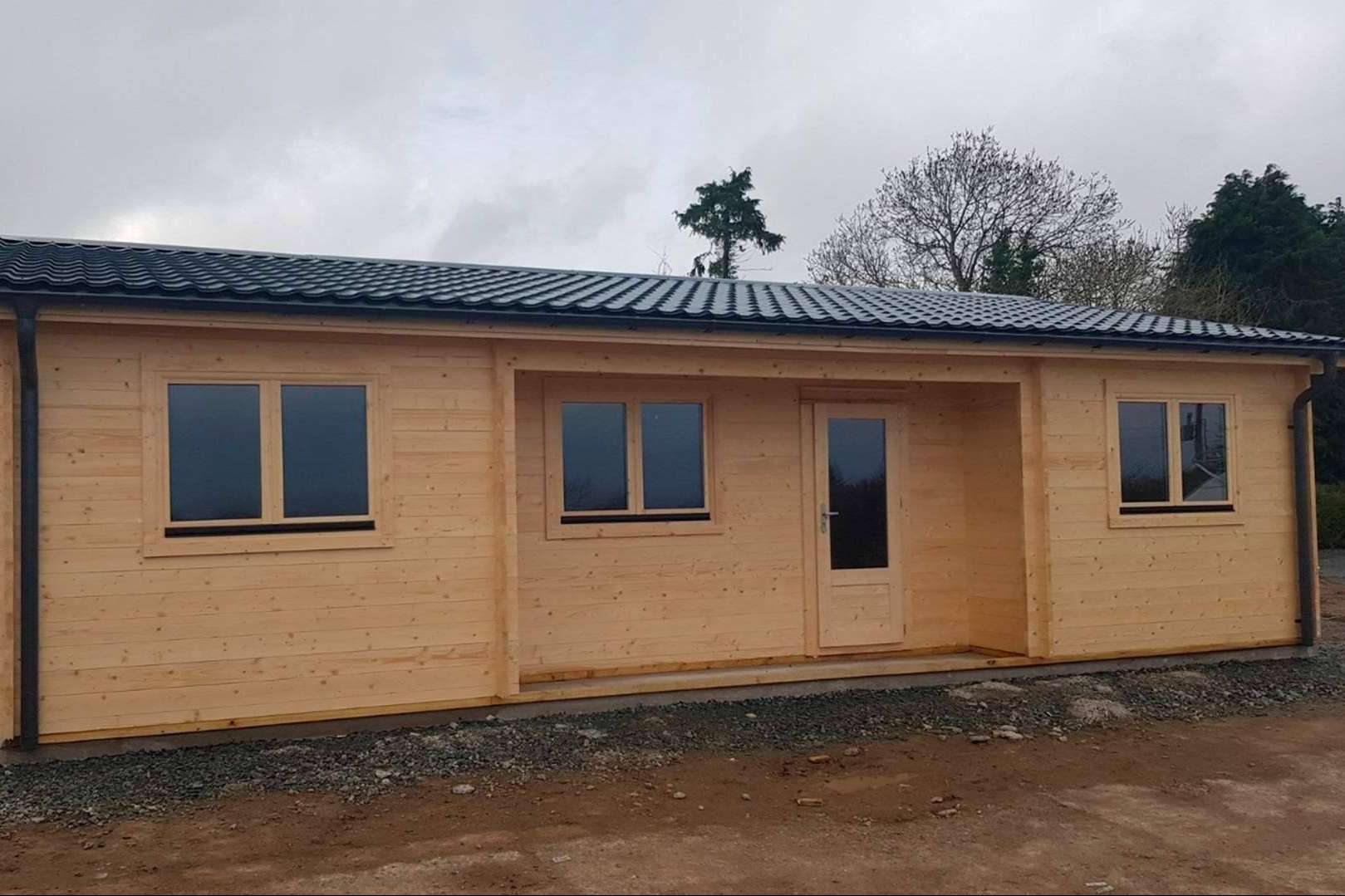 Casas de Madera Bálticas garantiza la calidad de la madera fabricando viviendas para cualquier tipo de terreno