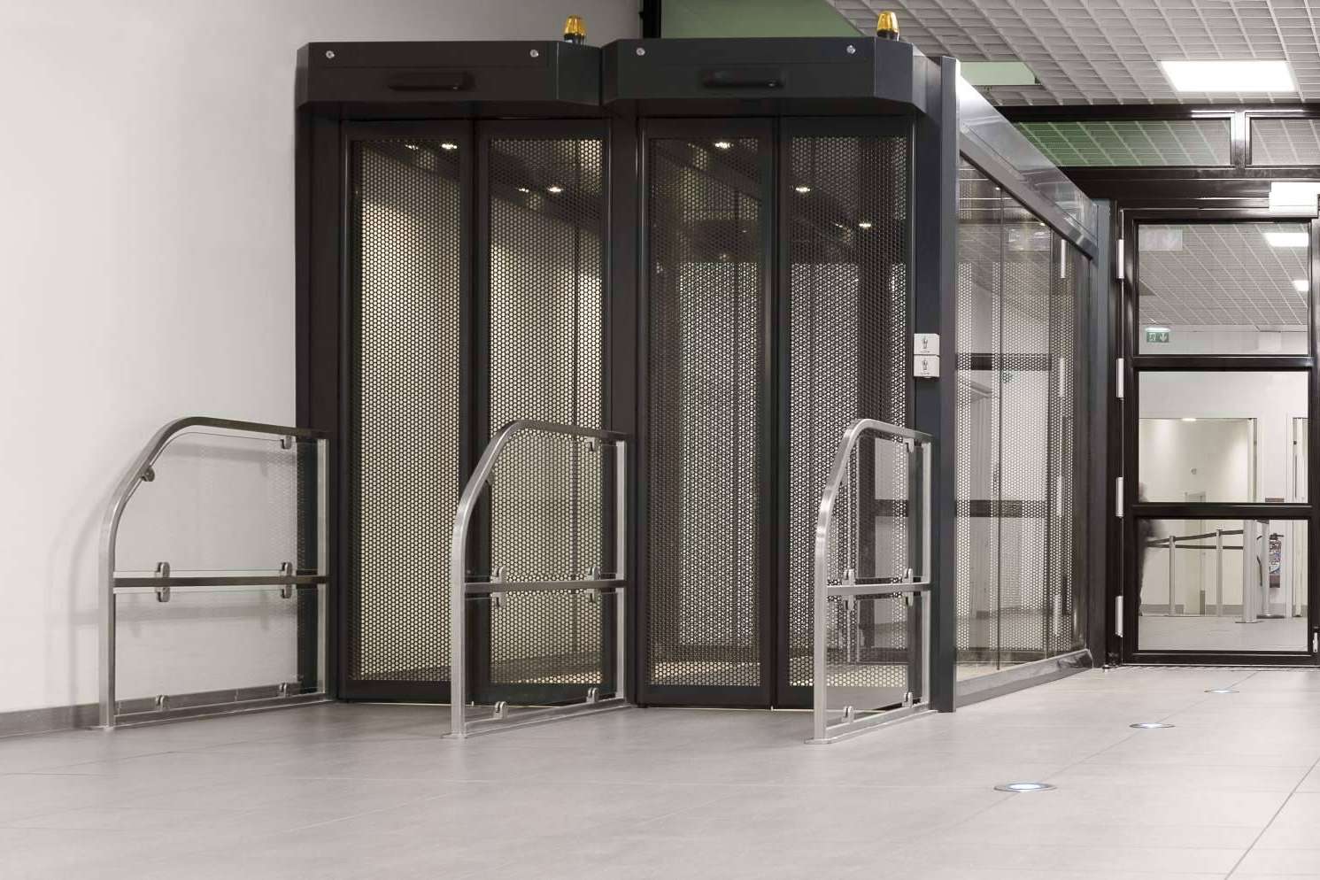 Pasillos antirretorno ASSA ABLOY