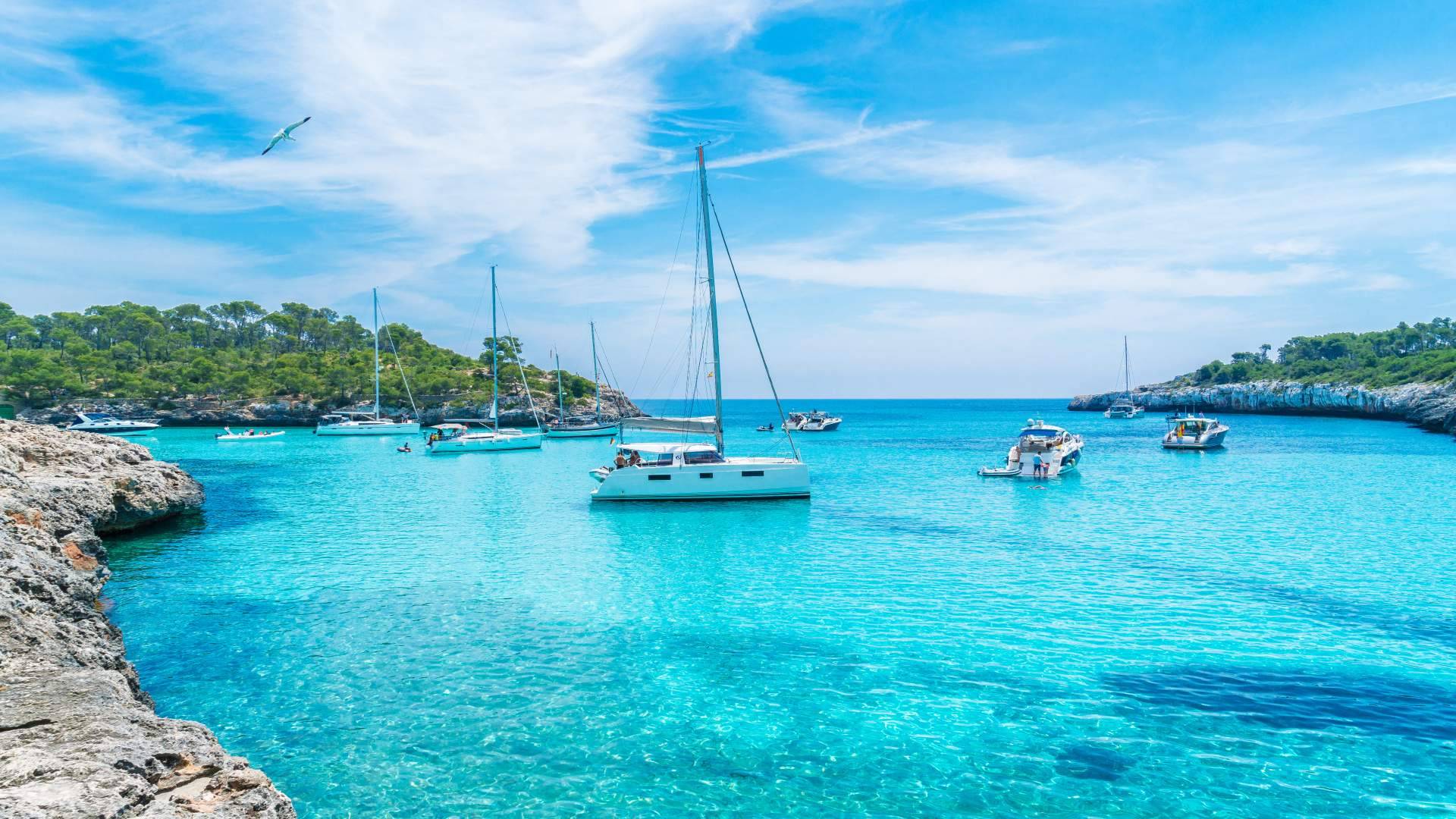 La oportunidad de recorrer Menorca en Barco y descubrir toda su magia, Mar en Calma Menorca