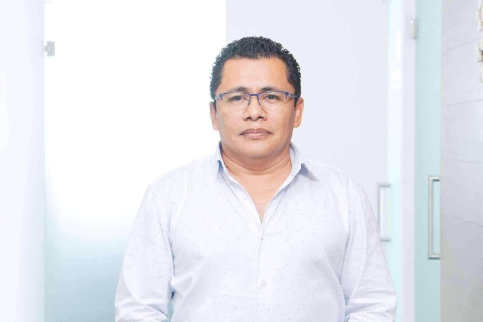 Un referente en medicina regenerativa inmunoterapéutica con el tratamiento de células madre es Dr. Ernesto Romero