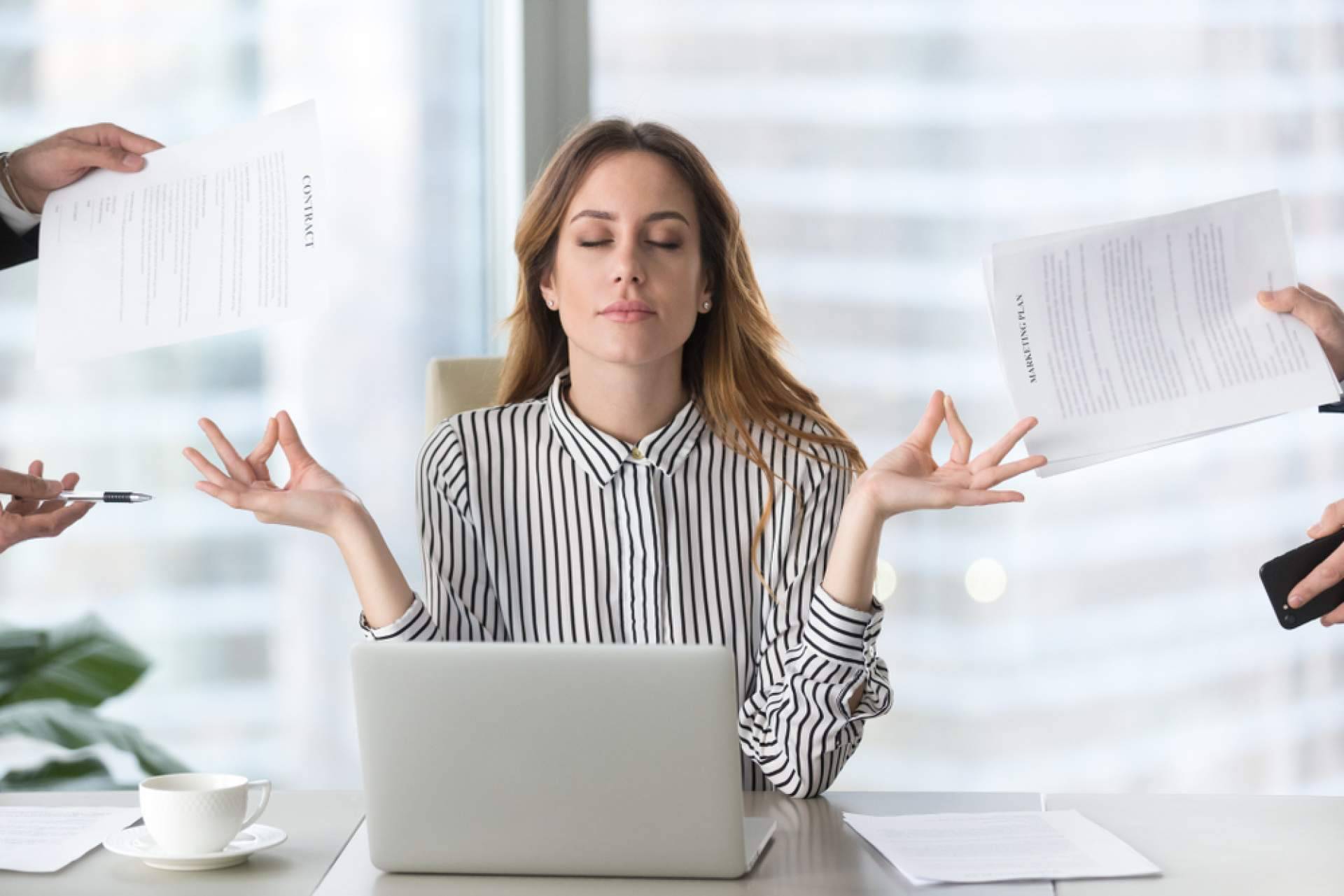 Salud digital y de la función cognitiva básica de la atención en el trabajo en la interfaz humana digital