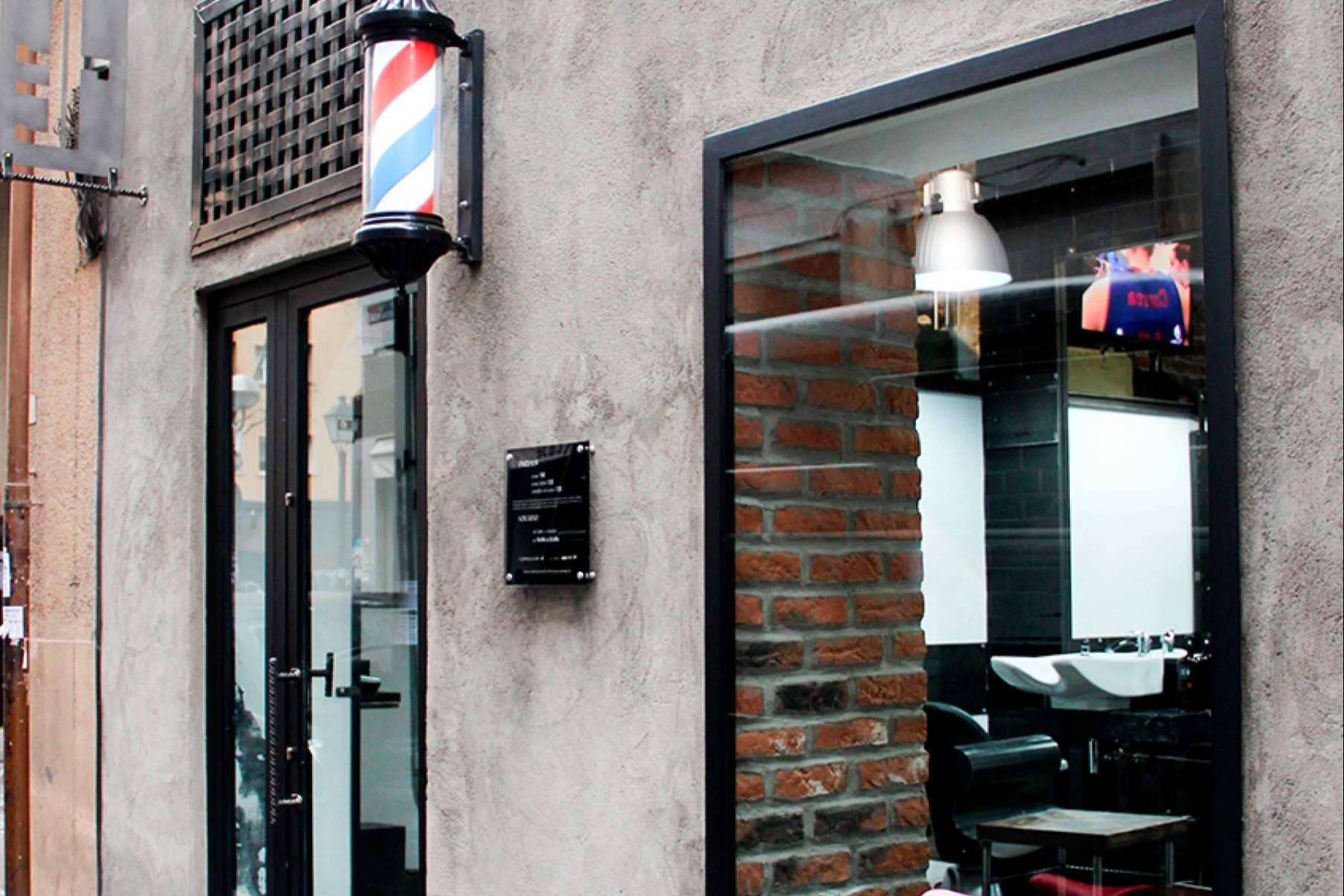 Roberto Carrillo 1998, una peluquería y barbería de referencia para los hombres de Madrid