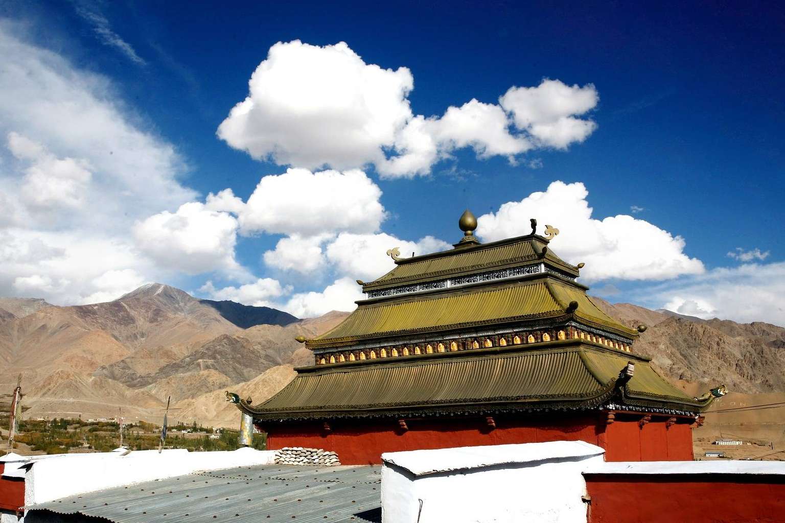 Entrenamiento de yoga y meditación en el Himalaya, el plan que propone The Wellbeing Planet