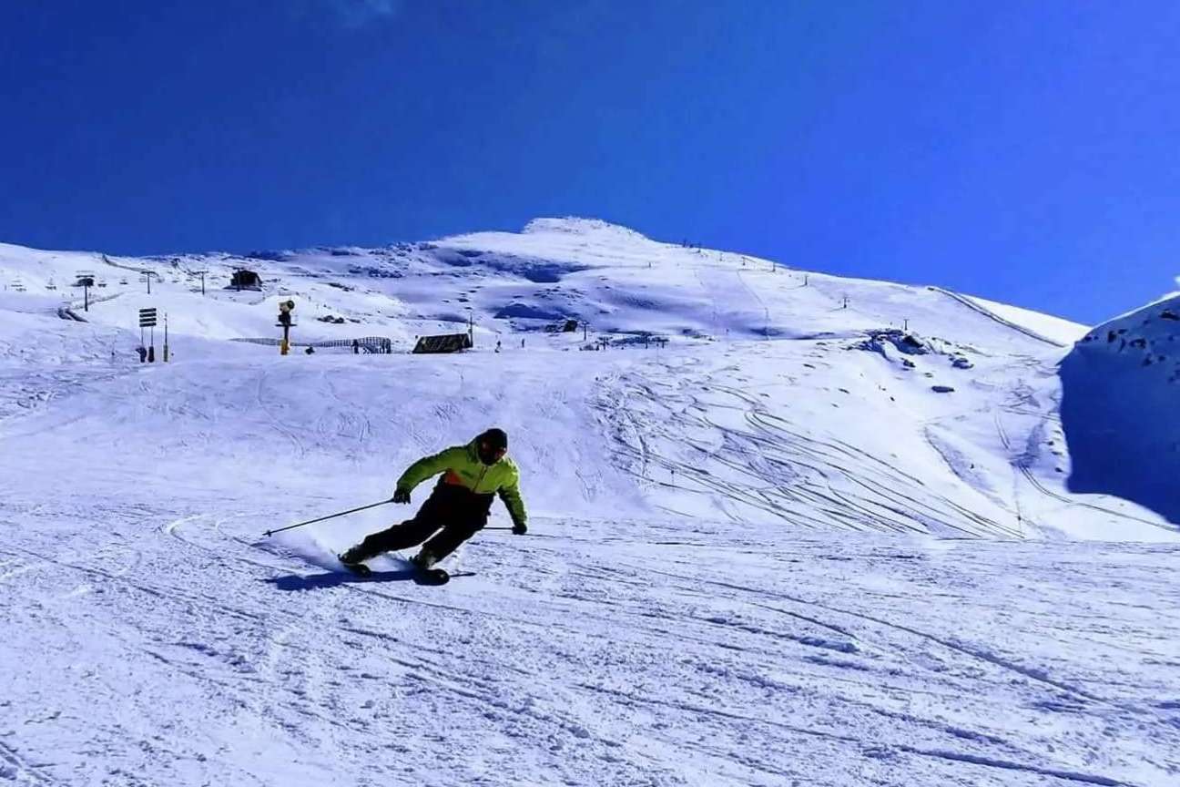 Descuentos de alquiler de material esquí en Sierra Nevada, con Sierra Nevada Adventure & Ski