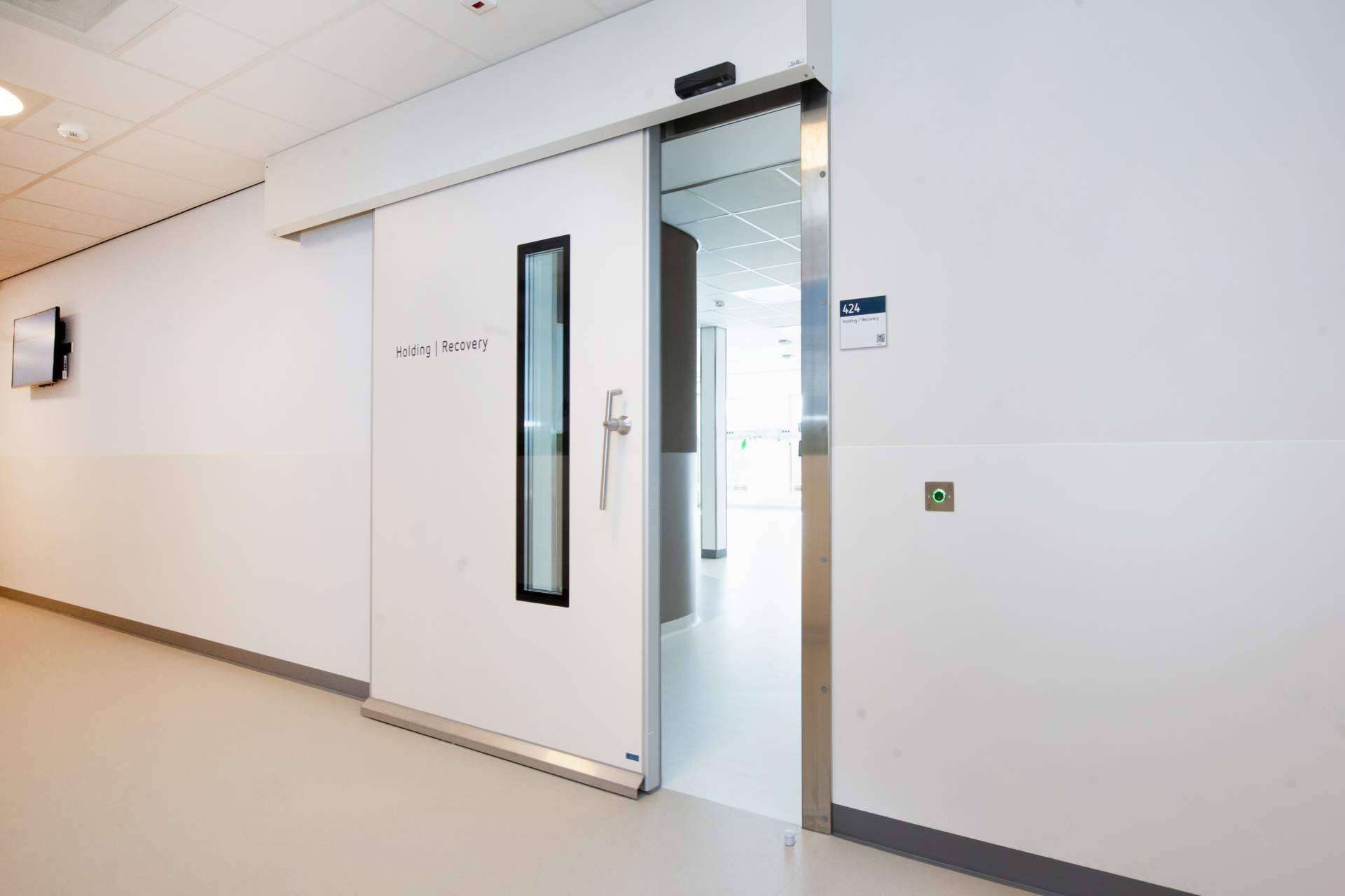 Puertas herméticas personalizables para diferentes industrias, en ASSA ABLOY