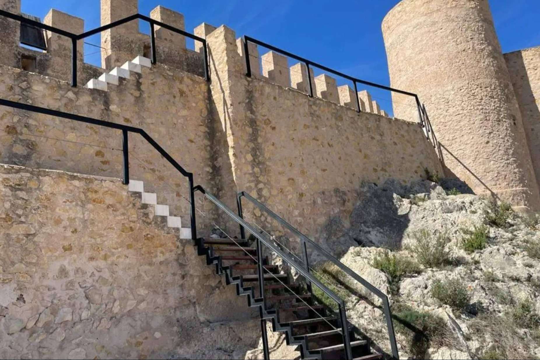 Limpieza y restauración del patrimonio y mobiliario urbano de la mano de Galvañ Lacados