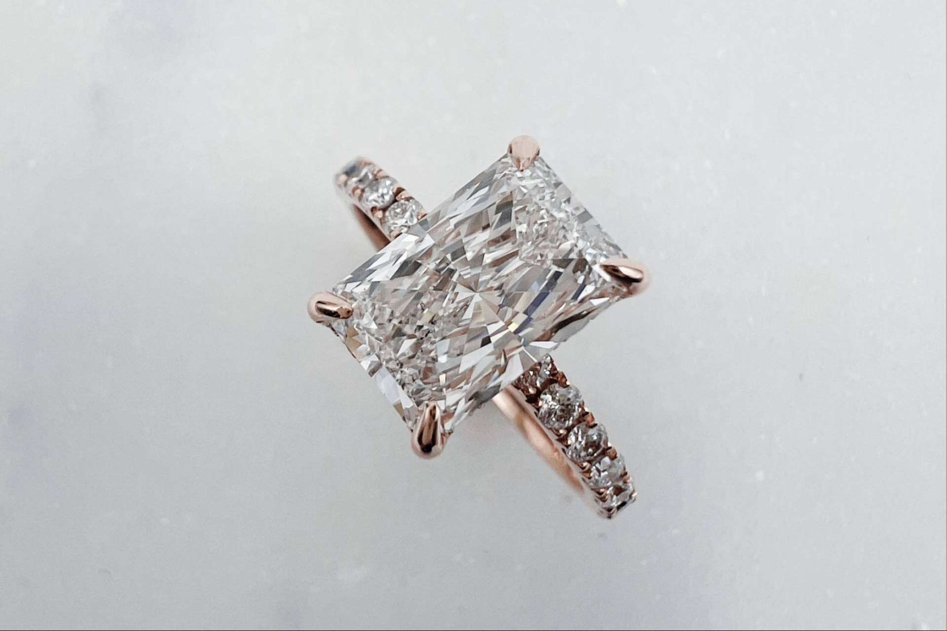 Elegir el anillo de compromiso adecuado gracias a las recomendaciones de Mimoke