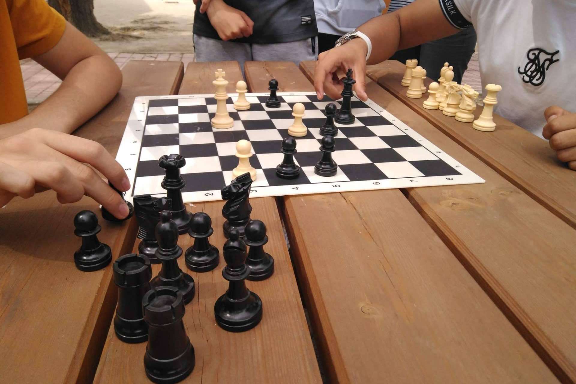Clases de ajedrez para niños, adolescentes y adultos con los especialistas de Ajedrez Blanco y Negro
