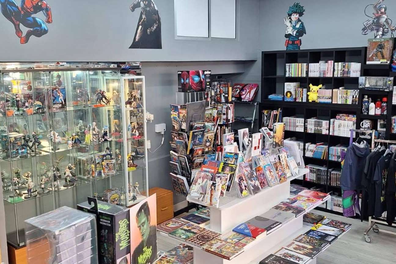 La peculiar tienda especializada en Málaga, Villa Manga; 'cómic, manga, merchandising friki' y 'literatura malagueña'