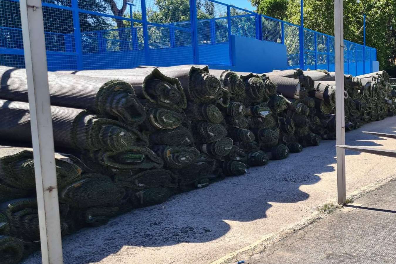 Servicio de desmontaje y venta de CESREFUT para una segunda vida al césped campo de fútbol