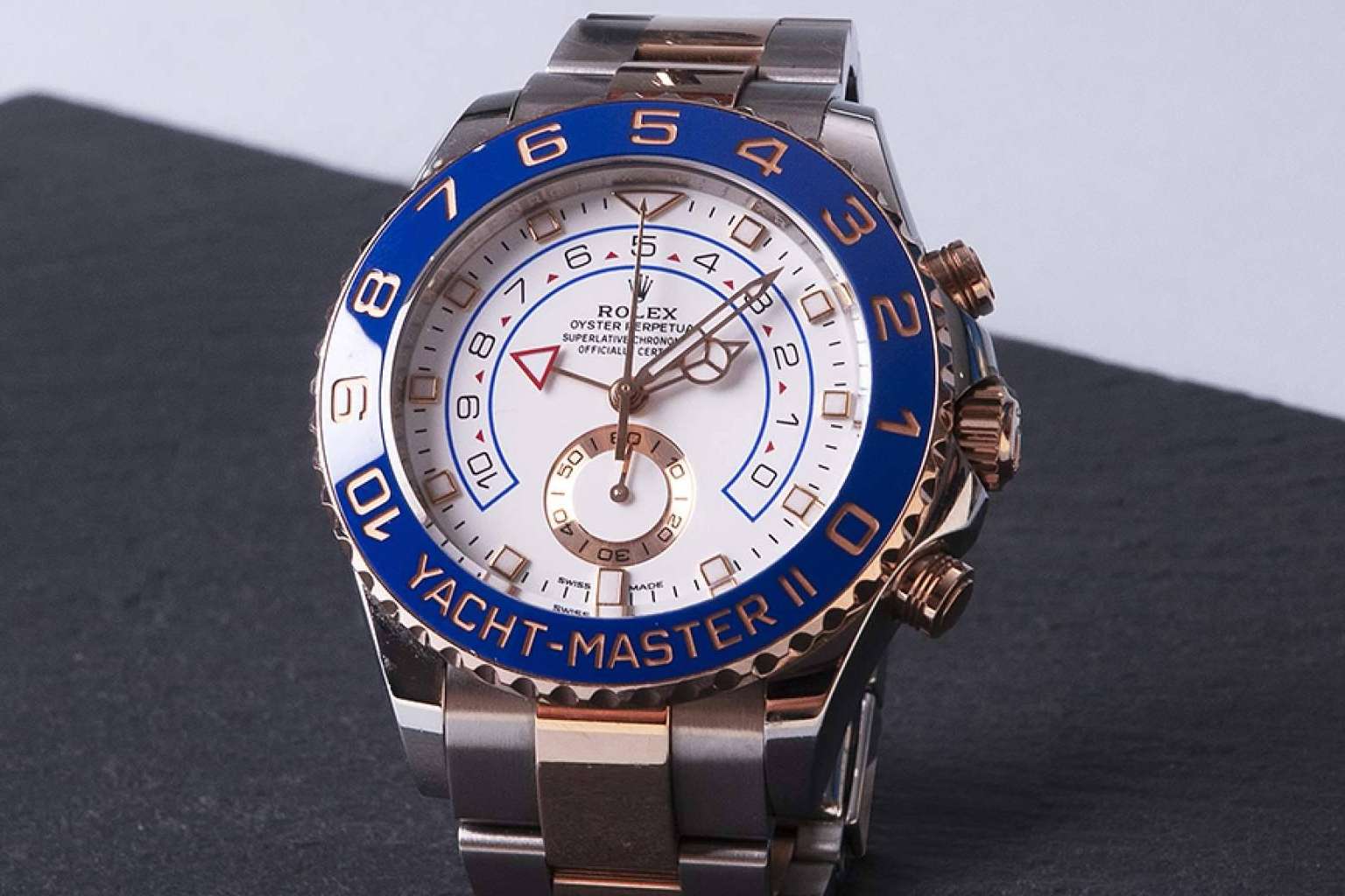 ¿Cuáles son las ventajas de vender un reloj de lujo a una tienda especializada frente a un particular?