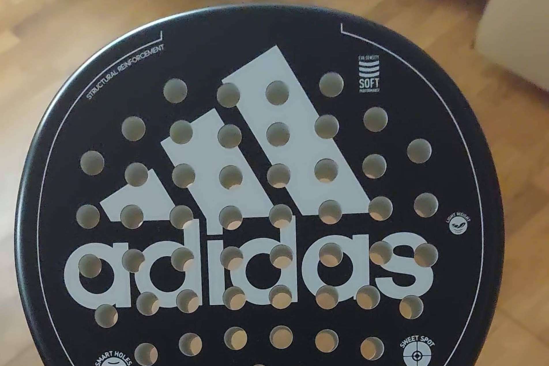 Padel Miraflores ofrece una línea de palas Adidas 2024 con precios rebajados