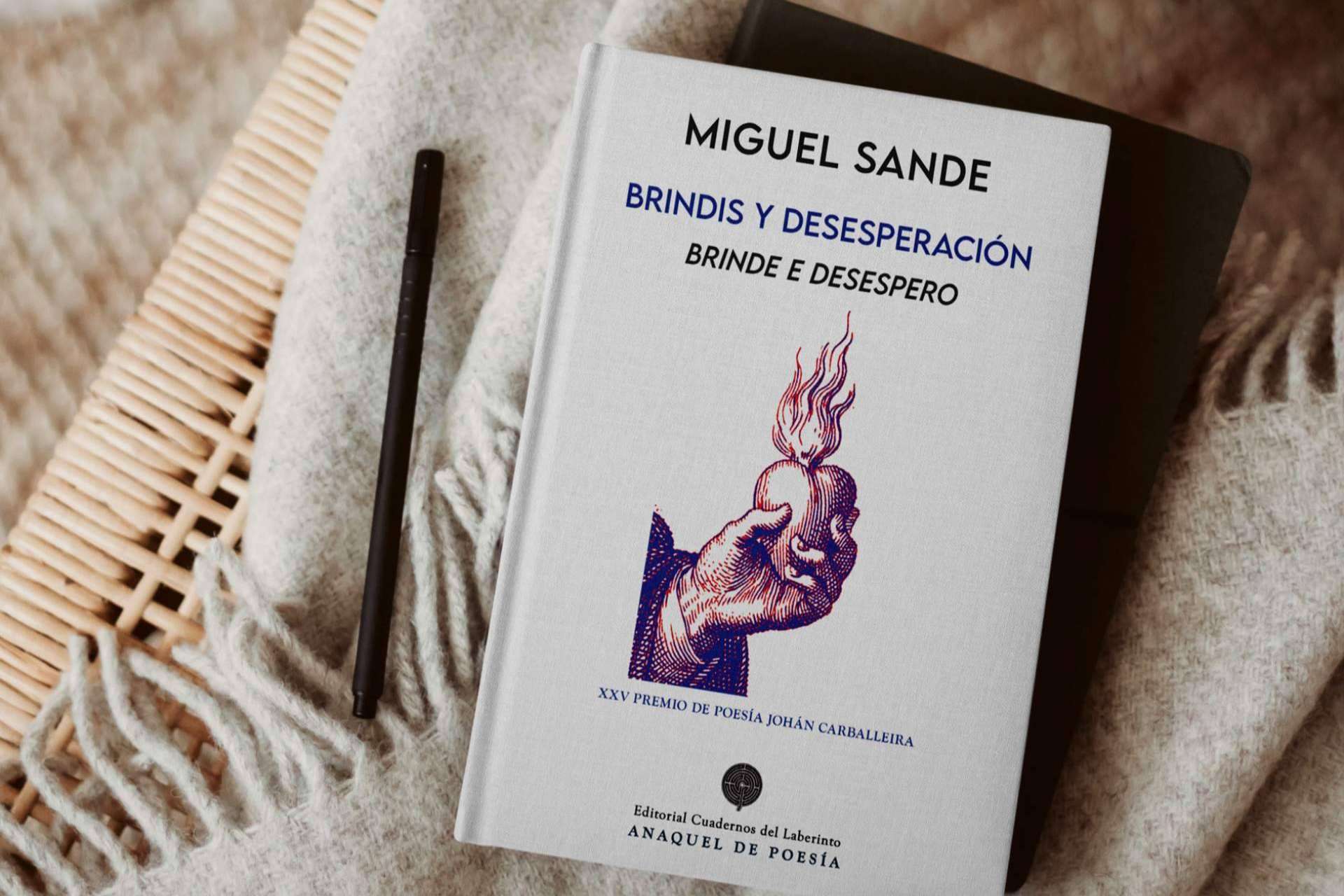 Llega a las librerías la edición bilingüe (castellano/gallego) de 'Brindis y desesperación', del poeta Miguel Sande