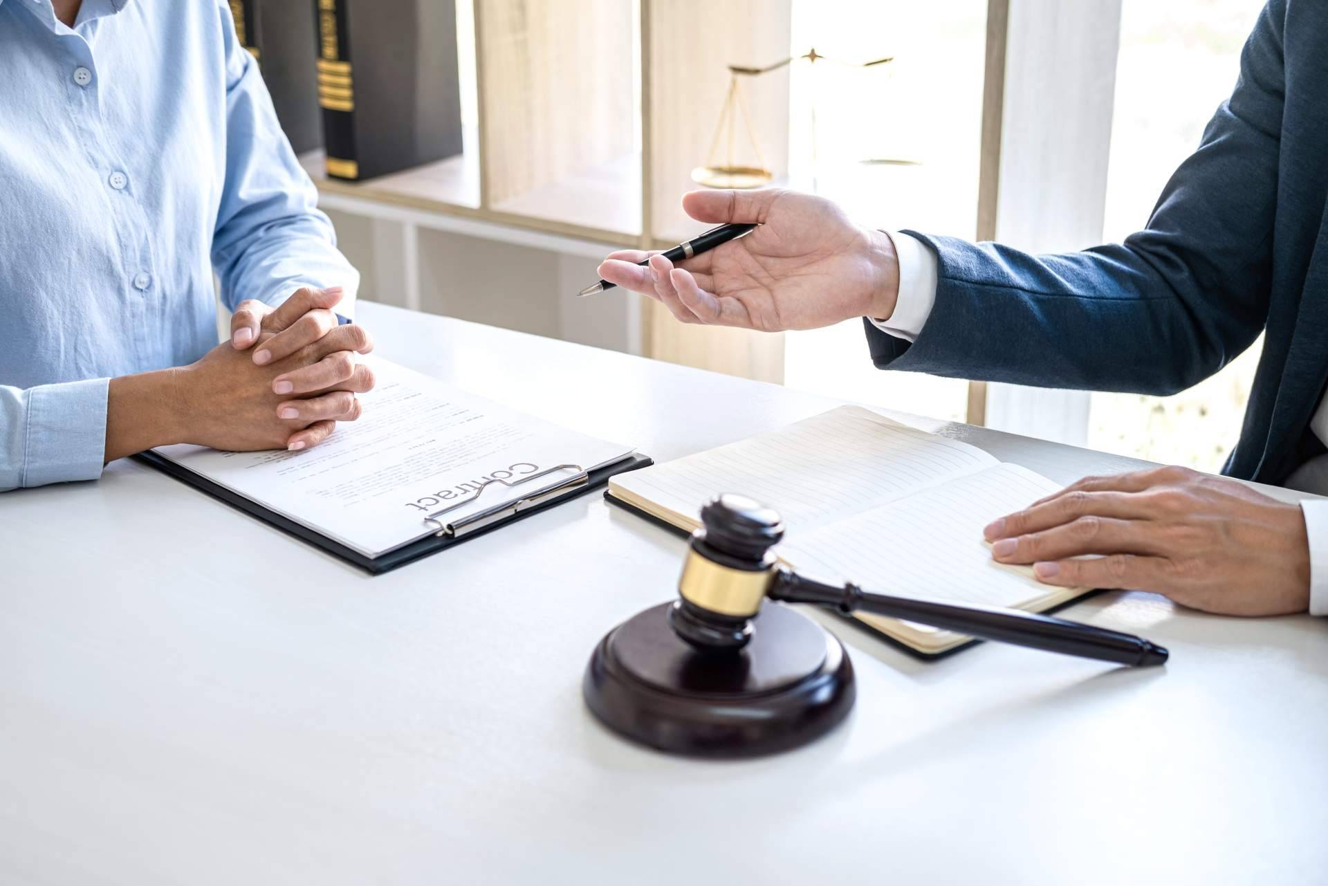 El blog de Oportuna Legal ayuda a evitar posibles problemas legales al contratar servicios o productos financieros