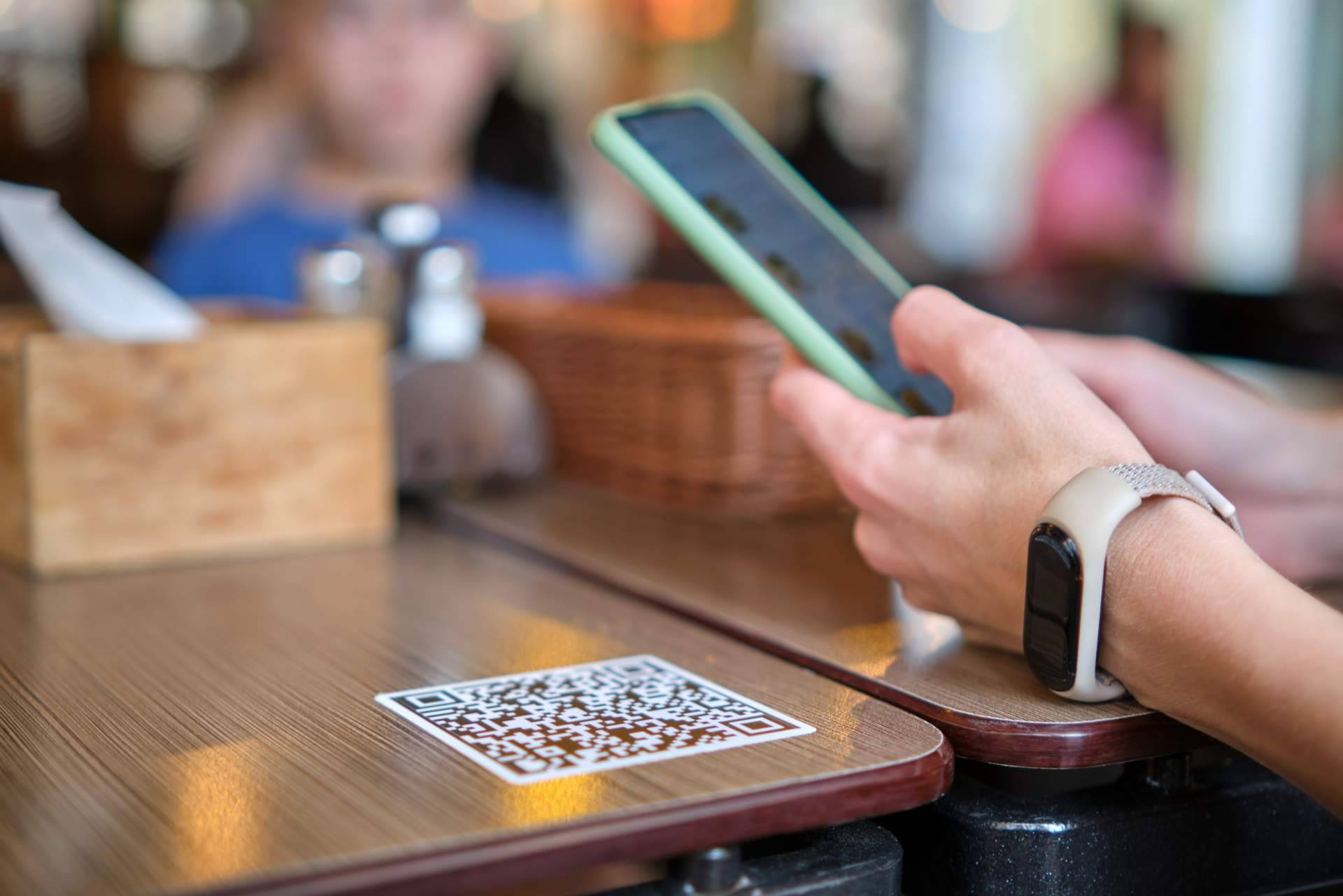 Innovación en la industria de la restauración con códigos QR para pedir desde la mesa