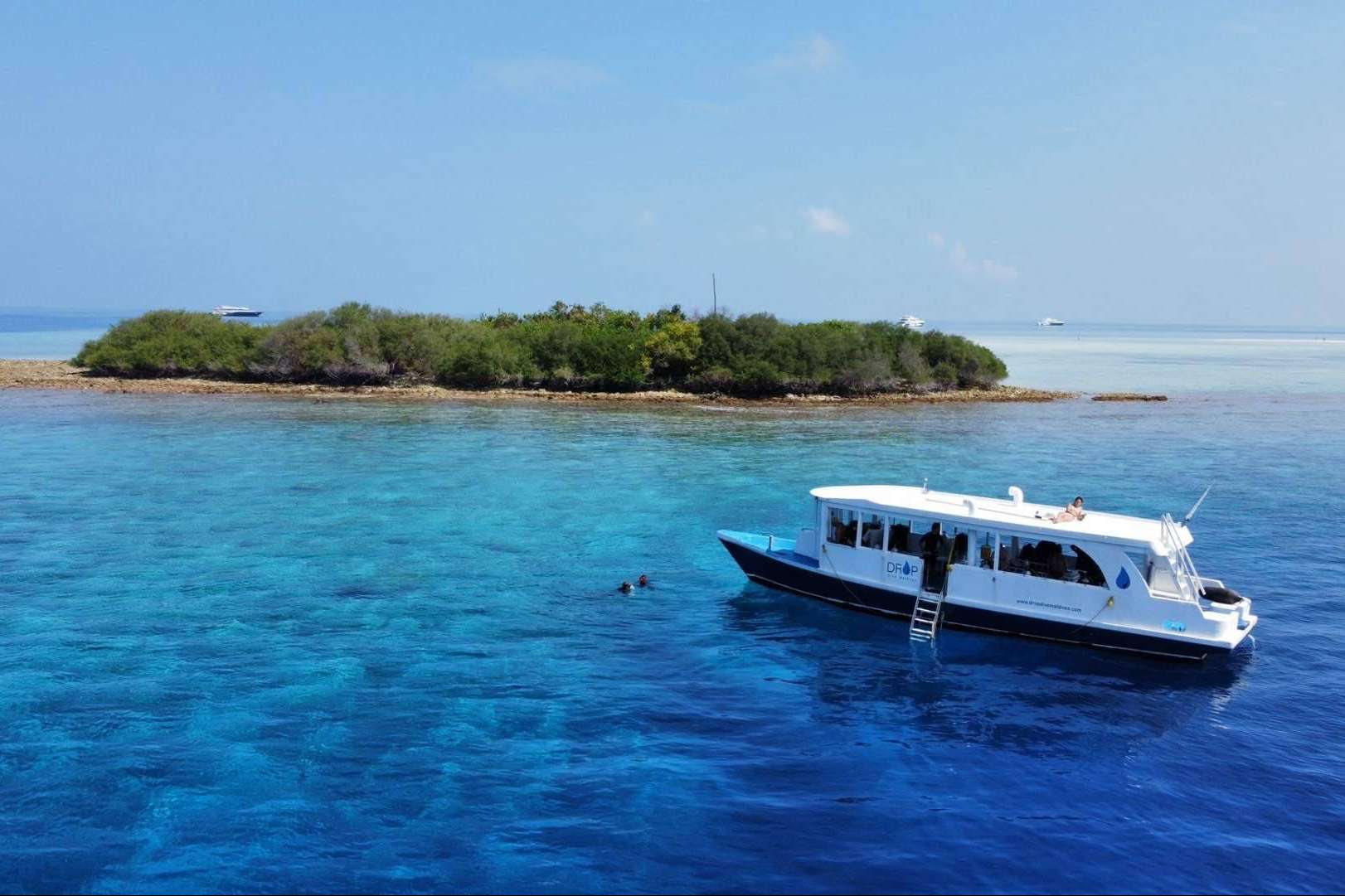 Drop Dive Maldives ofrece cursos y excursiones en Rasdhoo y Fuvahmulah