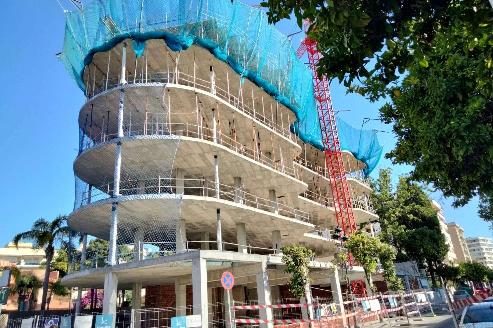 LUXURY PROPERTIES & PROJECT anuncia el cumplimiento de un nuevo hito con la terminación de la estructura del edificio CASTILLO SAN MIGUEL en Torremolinos