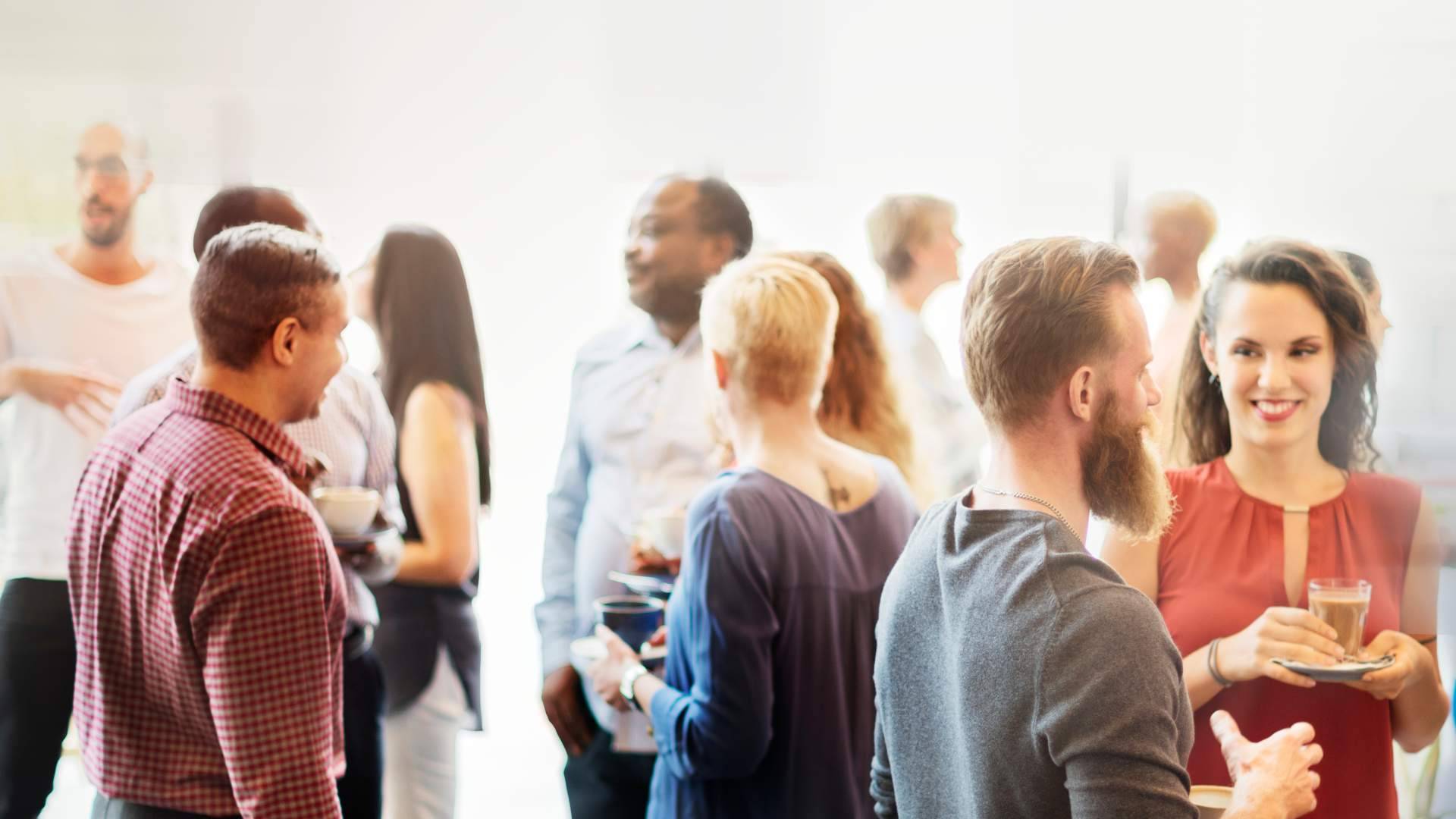 Networking presencial; la preferencia de los profesionales por conexiones cara a cara