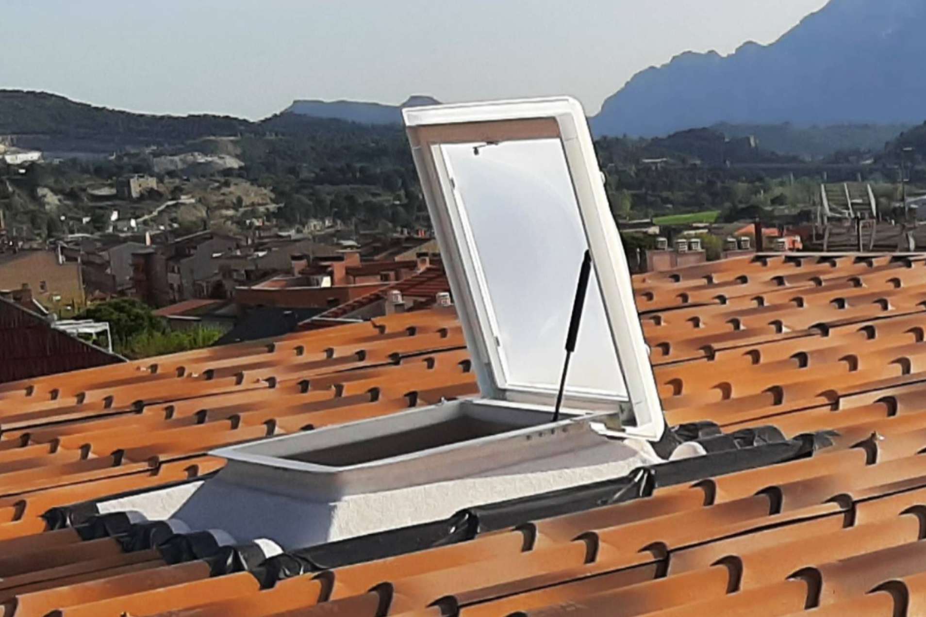 Luz natural y reducción del calor en los hogares con Claraboyas Matilla