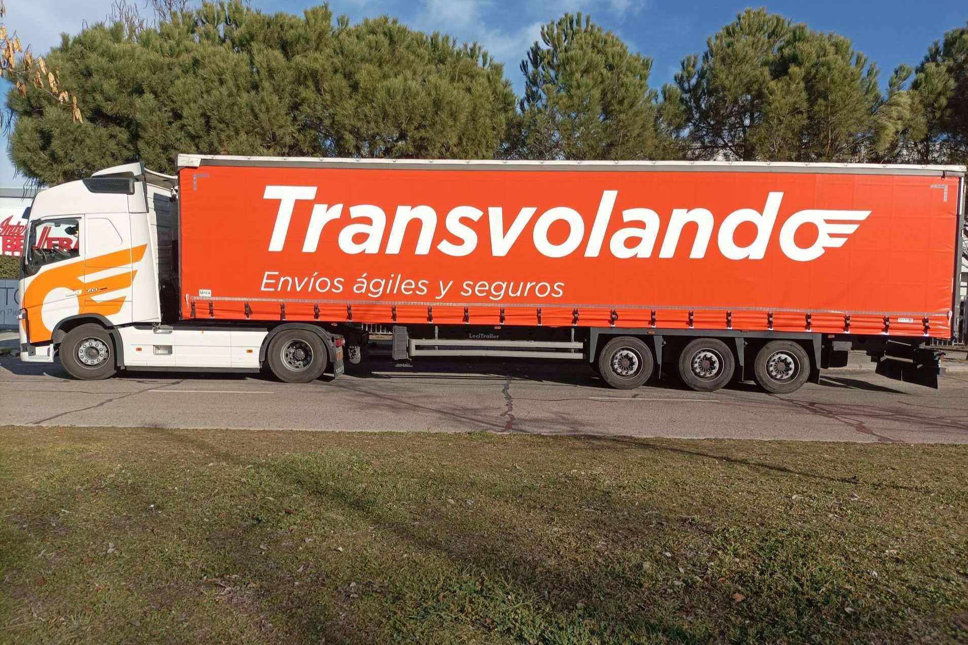 Transvolando ofrece soluciones integrales en el transporte de maquinaria pesada