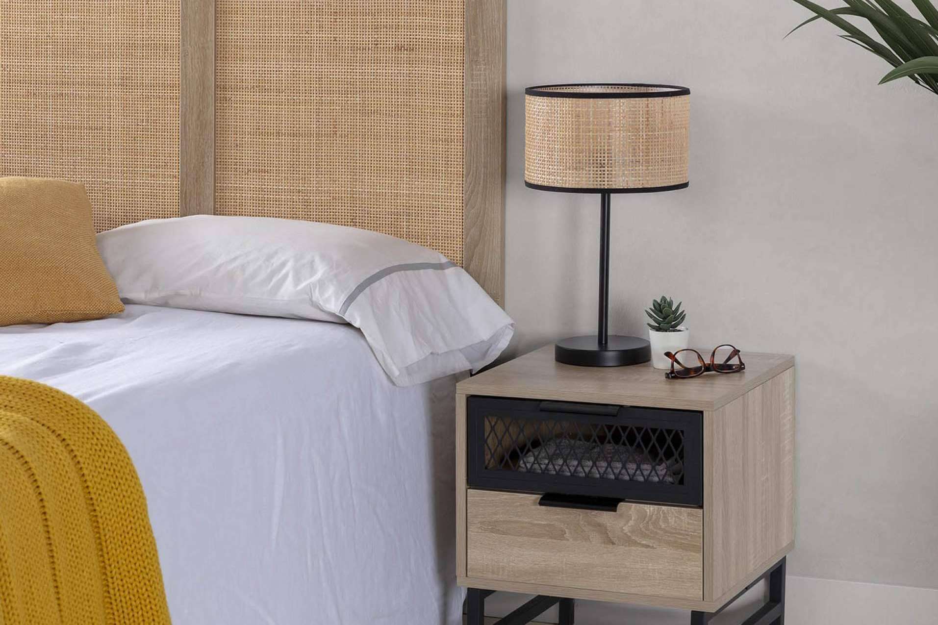 Lámparas de mesitas de noche en tendencia de la mano de Topmueble