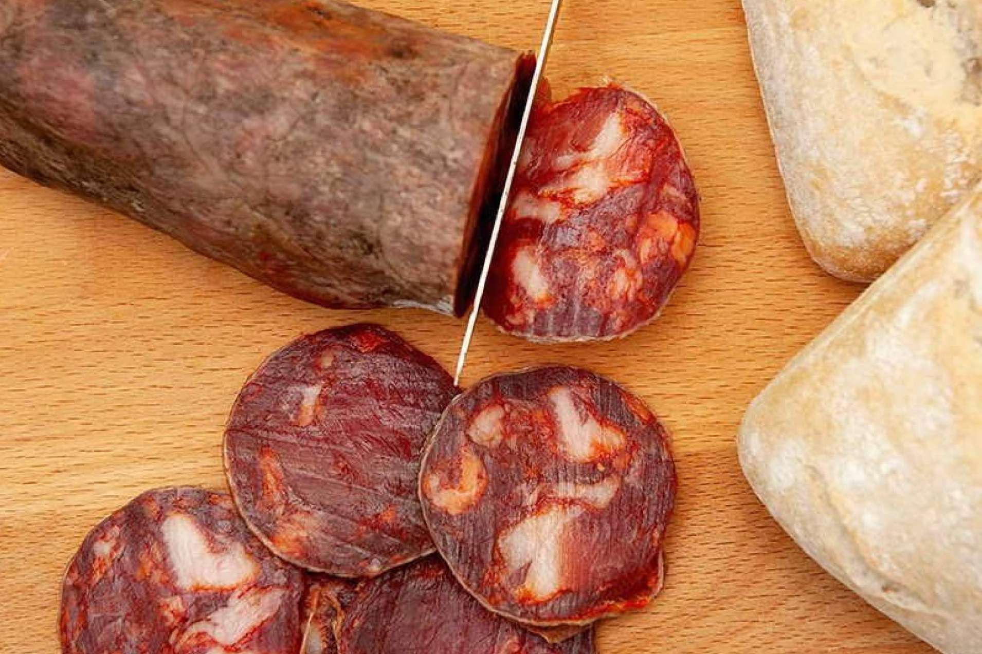 Chorizos ibéricos y blancos de bellota, loncheados, veganos y picantes disponibles en Gastronomic Spain