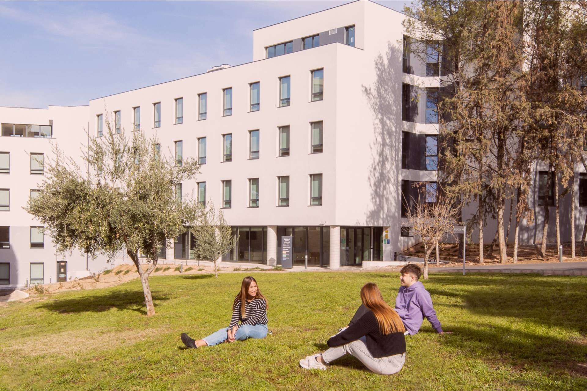 Vivir la experiencia universitaria en Xior Granada con buena ubicación, comodidades y servicios de calidad