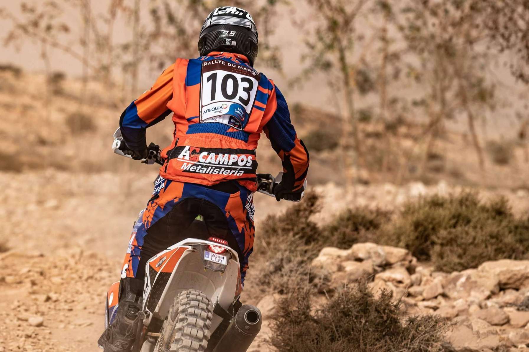 ADHESIVOSEMBARRADOS, innovación y diseño en adhesivos para motos off road