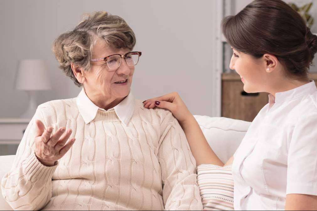 Servicio personalizado de atención a personas de la tercera edad, de la mano de algunos de los mejores cuidadores