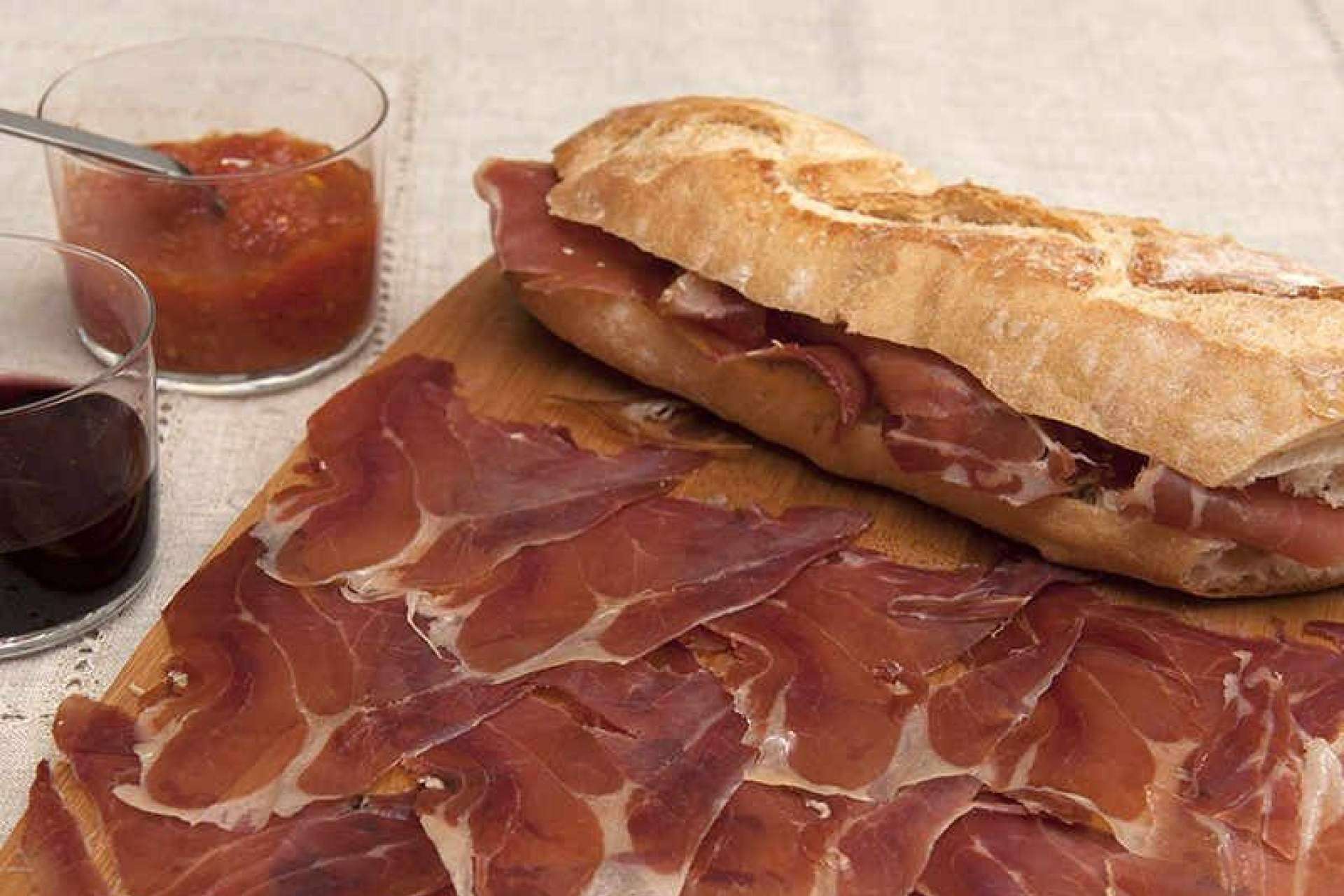 ¿Cómo comer jamón serrano este verano? Gastronomic Spain tiene la respuesta