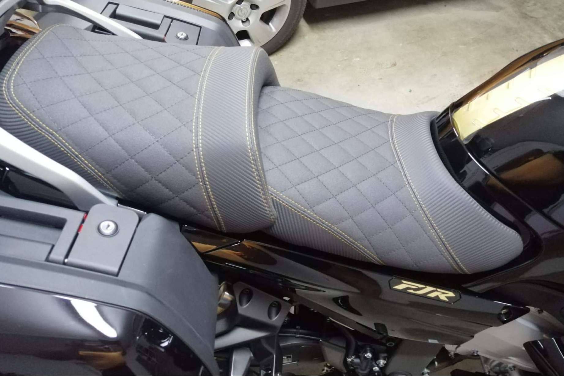 Confort y ergonomía para viajar en verano con un asiento de moto de JM-Fundas