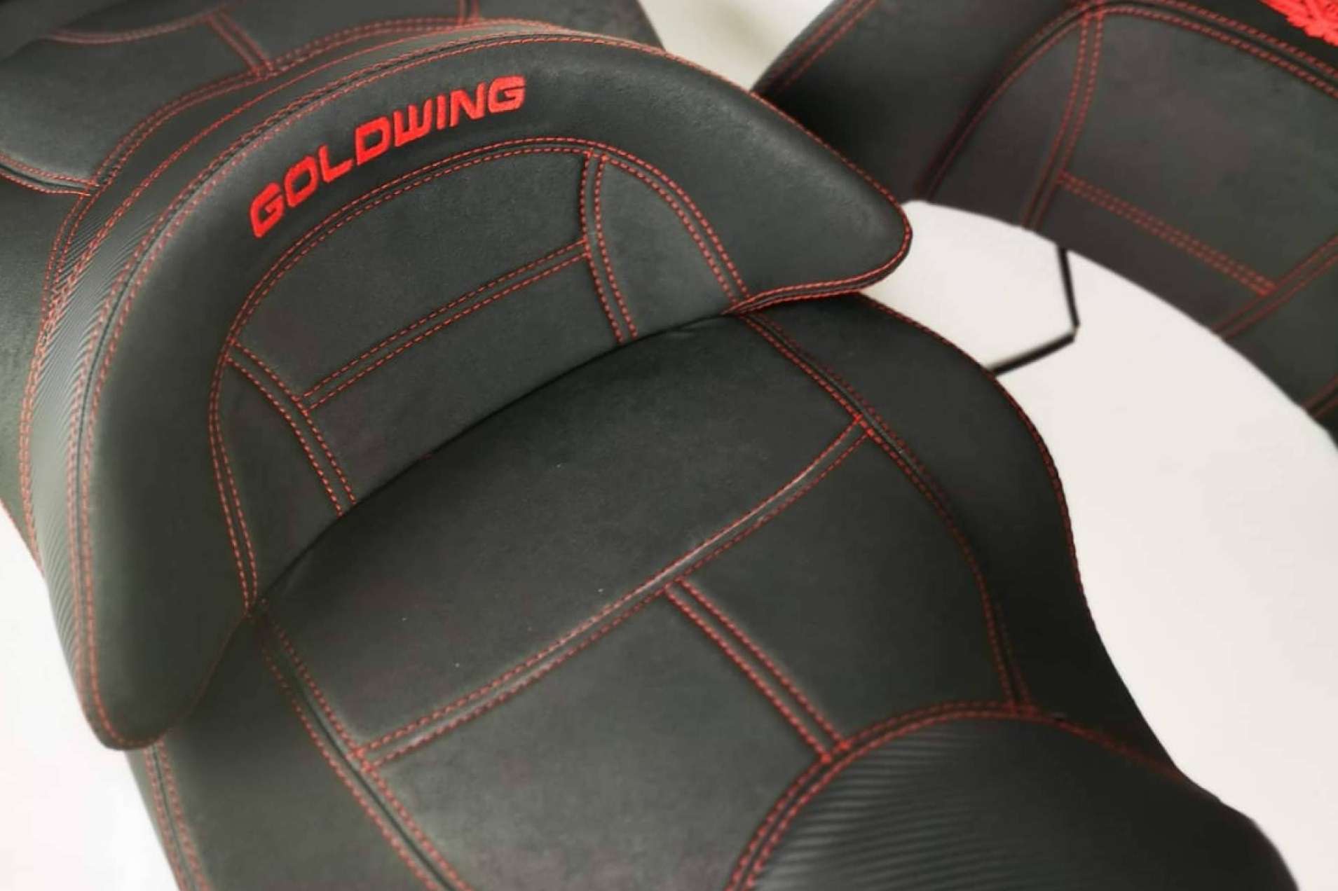 Tapizar un asiento de moto a medida es una realidad con los profesionales de JM-Fundas