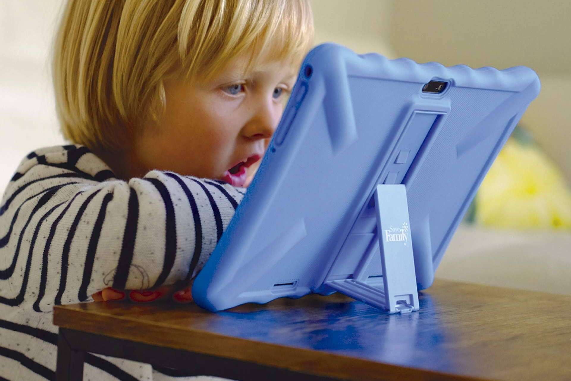 La tablet para niños de SaveFamily garantiza un entretenimiento seguro y saludable en largos viajes