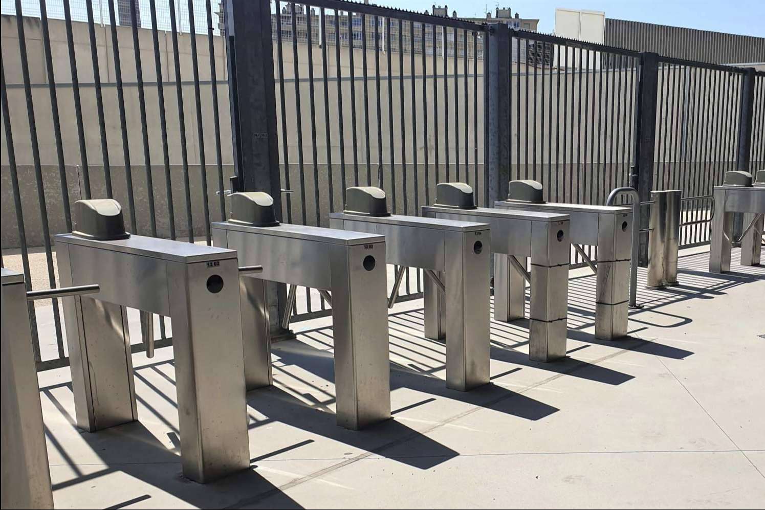 Tornos de ASSA ABLOY, la solución ideal para garantizar el control de acceso y el correcto flujo de tránsito en los recintos