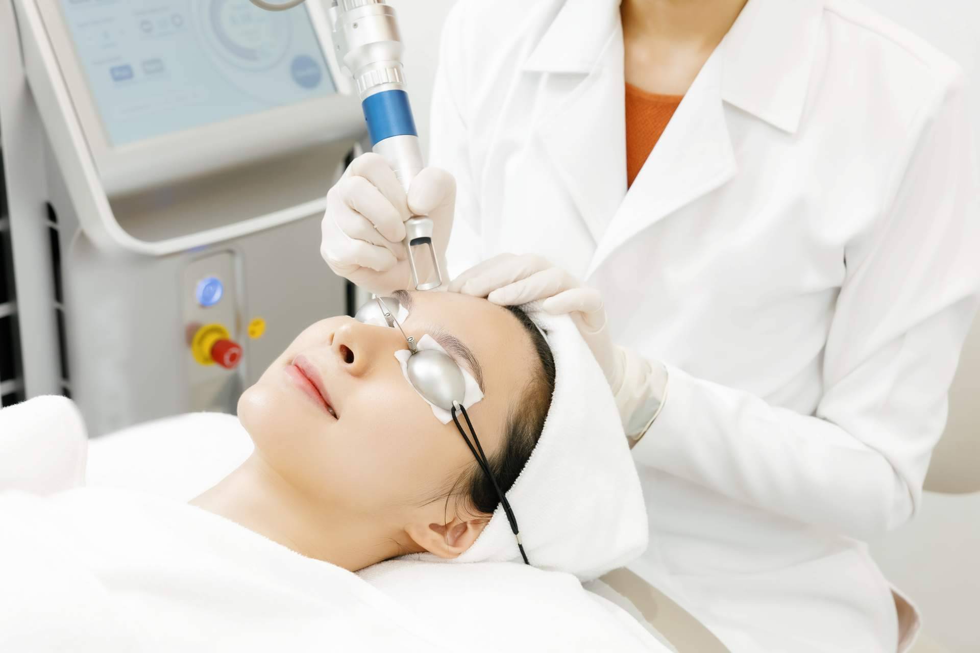Reducción de marcas de acné con tecnología láser en Centro Estética El Pilar