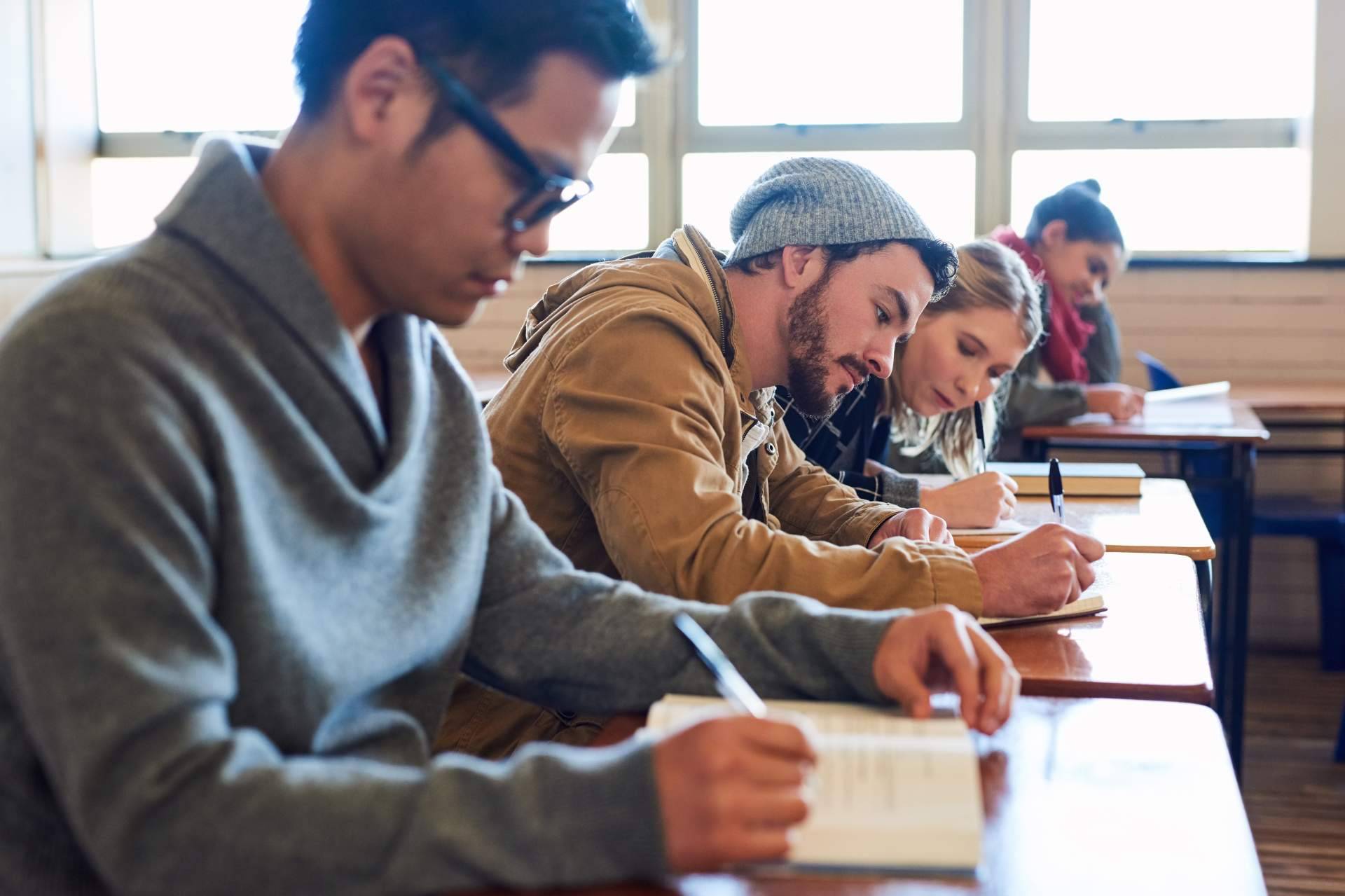 Cursos regulares, intensivos y particulares de inglés, alemán, español y catalán