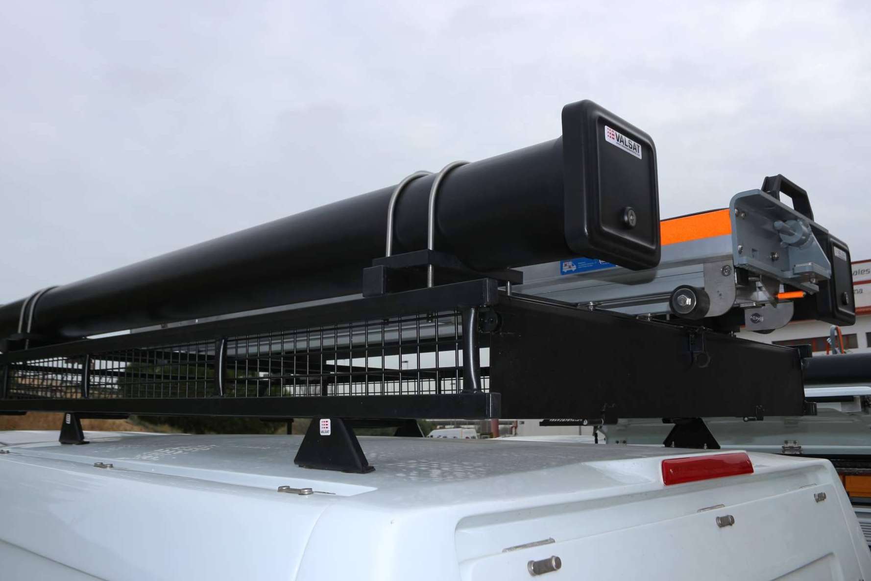 Cómo sacar el máximo provecho del techo de una furgoneta con las bacas y portaescaleras de Valsat