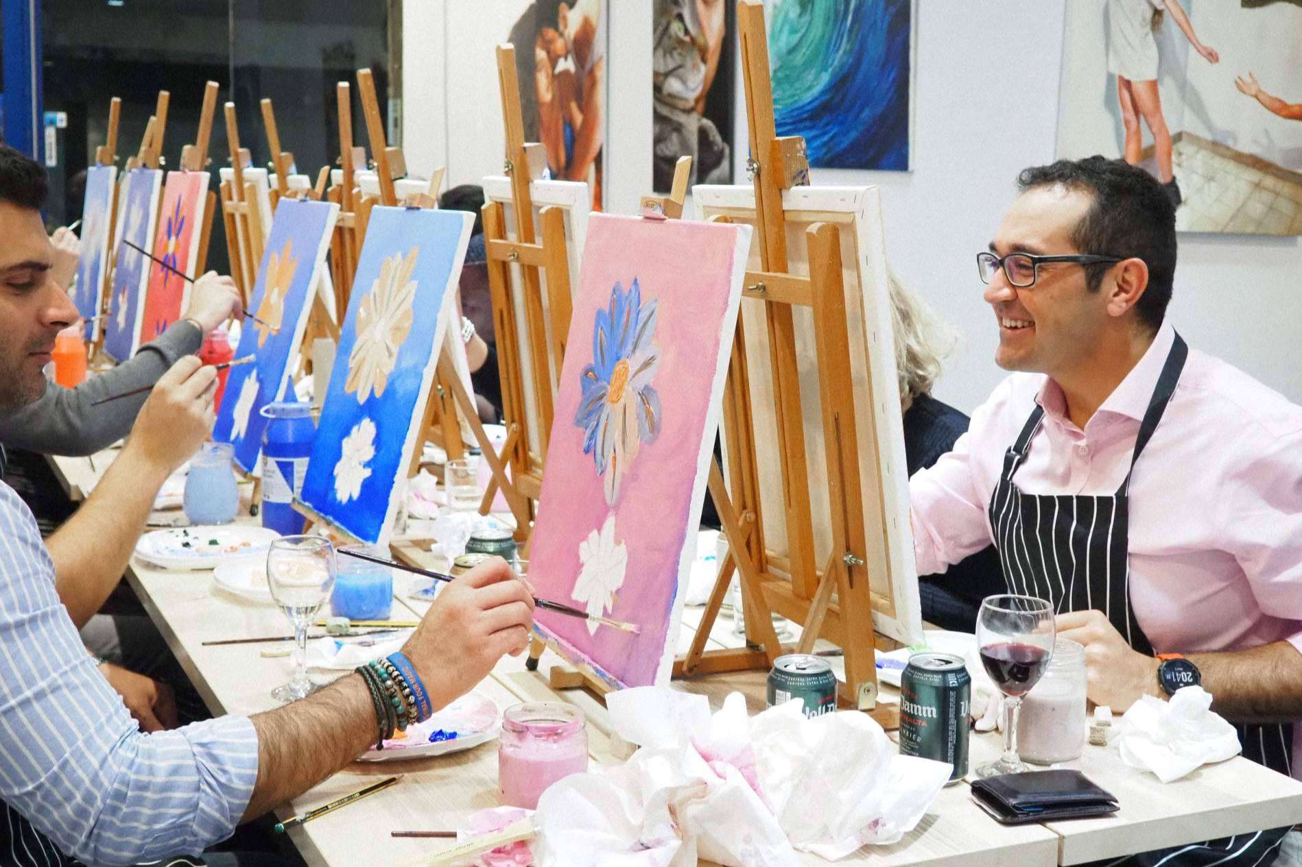 Diversión y creatividad con Art&Wine; 5 ideas innovadoras de despedidas de soltera