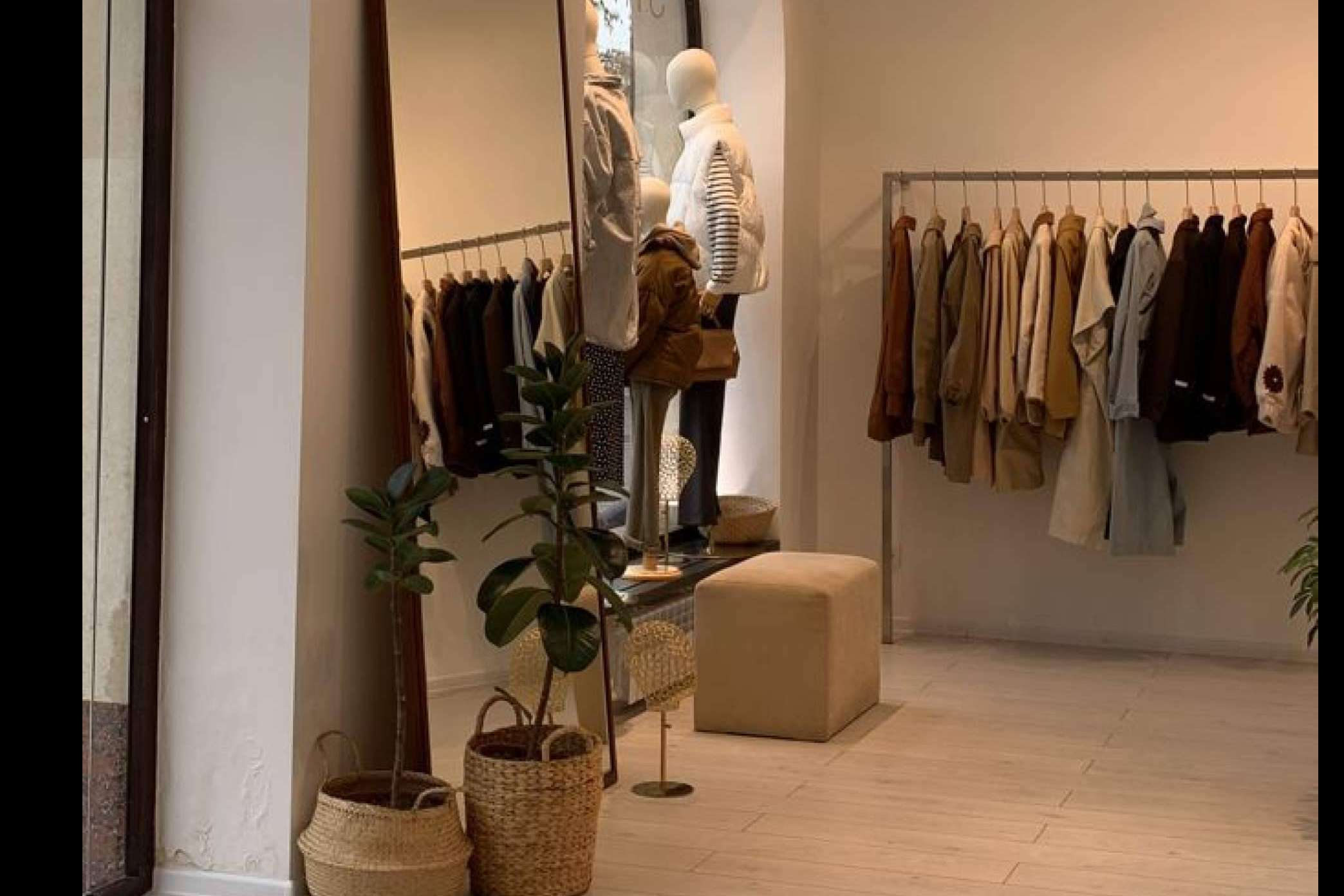 1Best Outlet facilita un montaje de tienda completa con las mejores marcas de ropa y complementos desde 19.000 € + IVA
