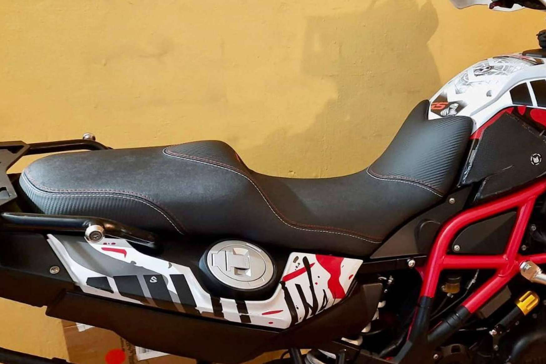 Empresa especializada en asientos cómodos y personalizados para motos
