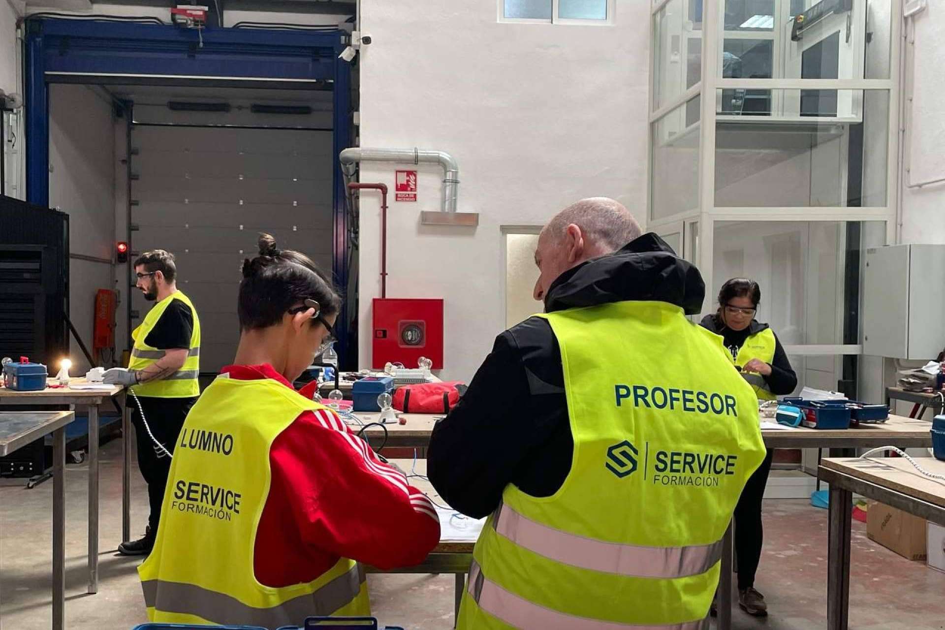 Servicedoor Formación ofrece una formación especializada en mantenimiento y puesta en marcha de ascensores