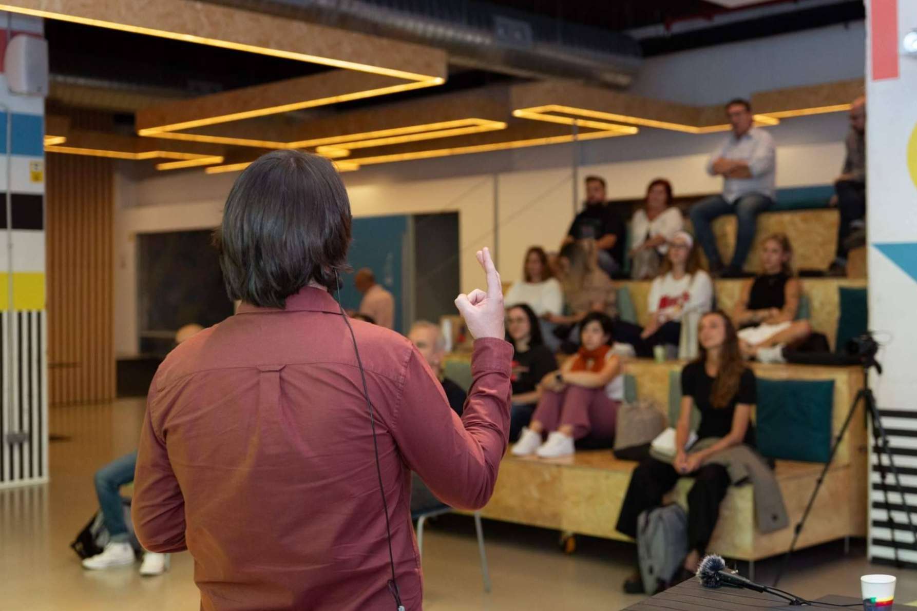 Rubén Monllor ayuda a los nuevos emprendedores a obtener éxito en sus proyectos mediante su metodología de Doble Identidad