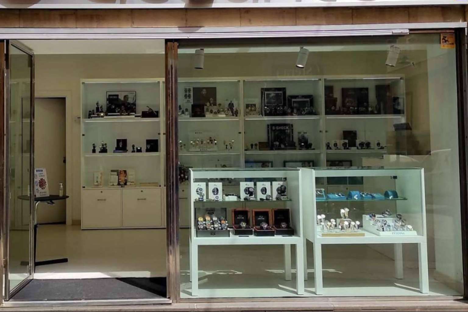 Elegance ofrece un catálogo amplio de relojes y joyas para sorprender en el día de reyes