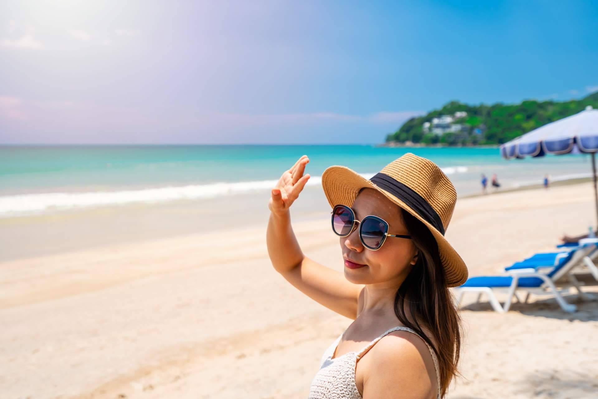 Consejos de especialistas sobre la protección de los ojos en la playa y piscina
