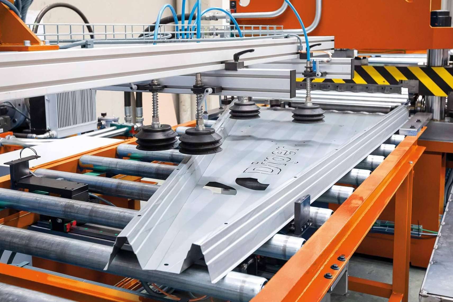 Diper ofrece eficiencia e innovación en su línea de perfilado para techos de silos metálicos