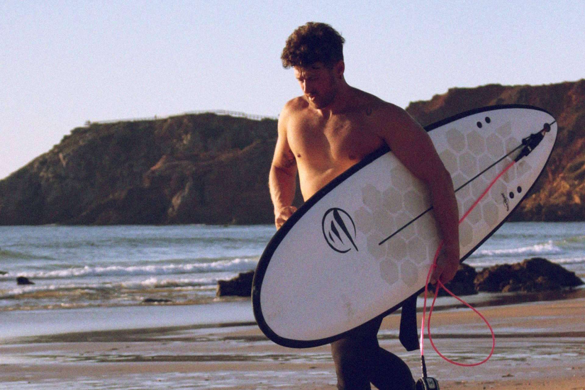 Tablas de surf de corcho; la opción ideal para quienes desean aprender a surfear, por Flysurf